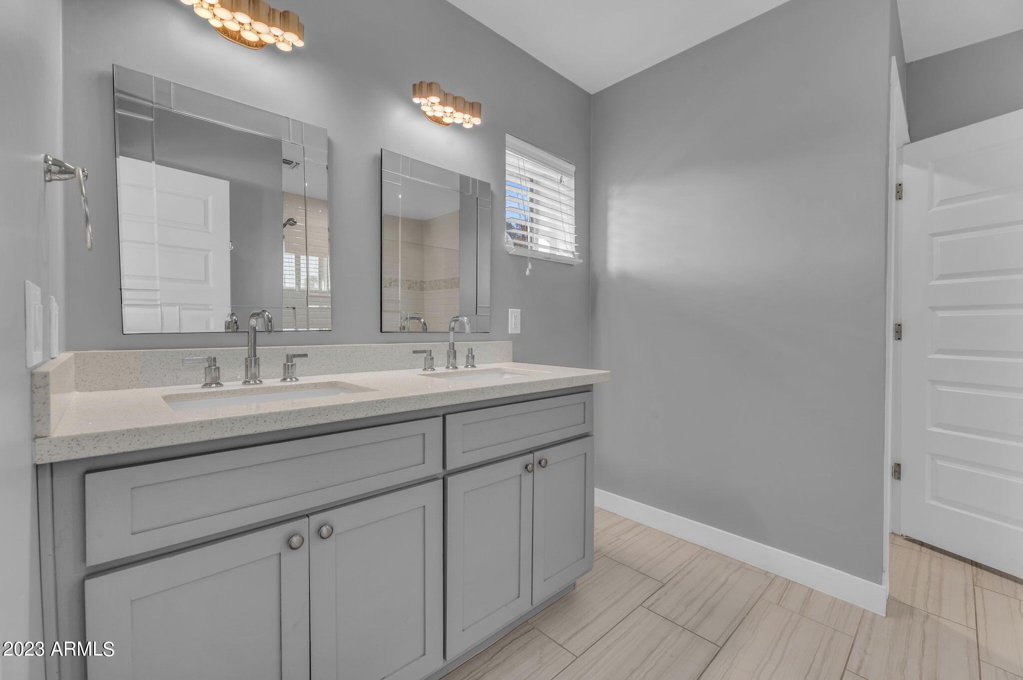 2112 W FLOWER Street