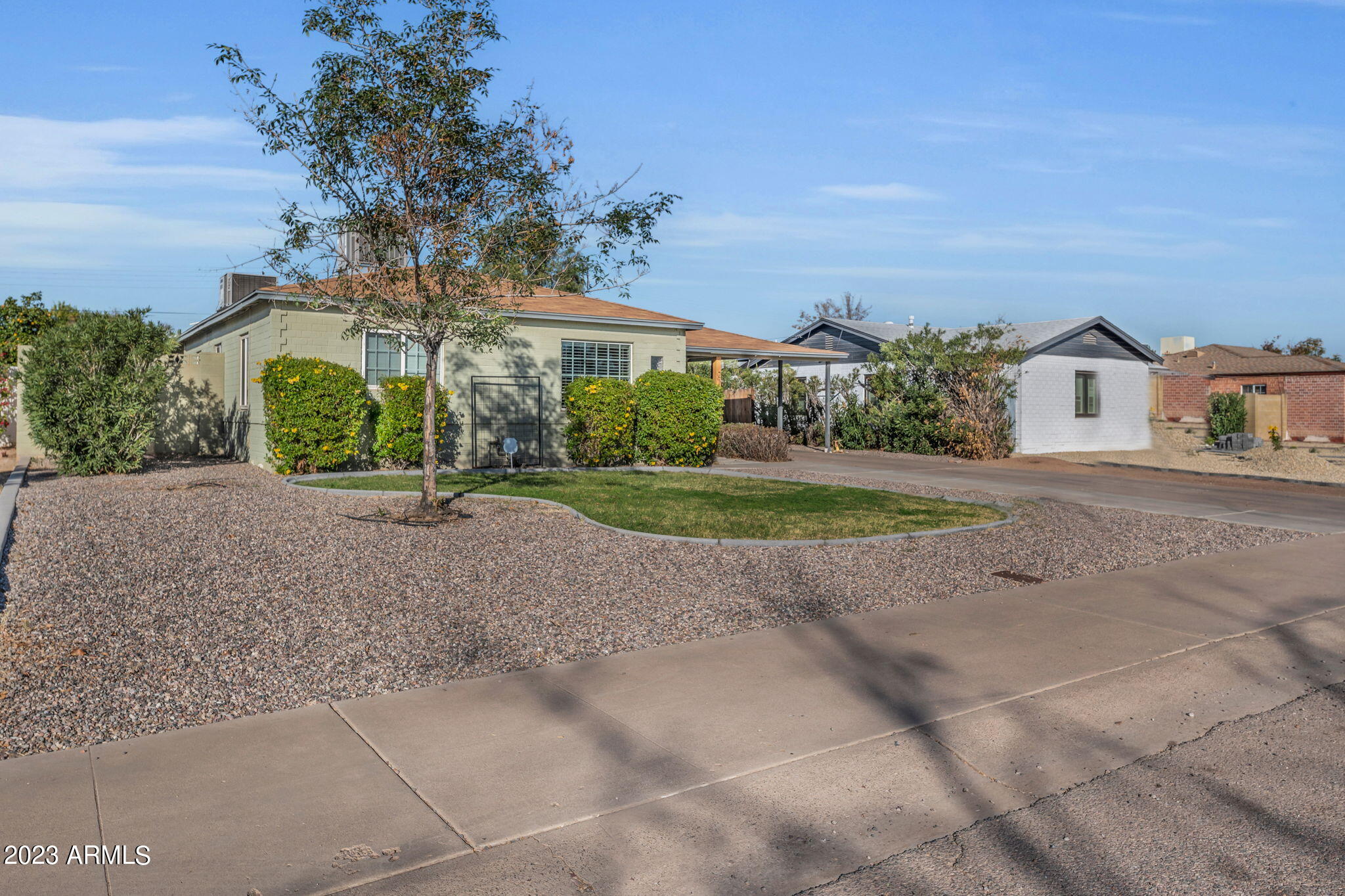 2112 W FLOWER Street