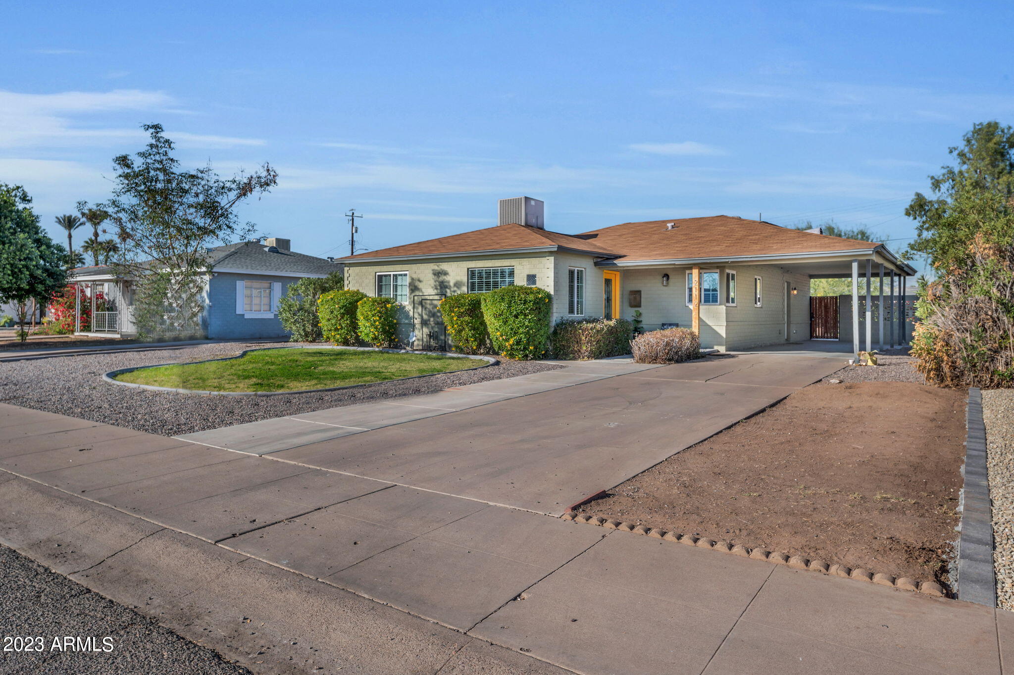 2112 W FLOWER Street