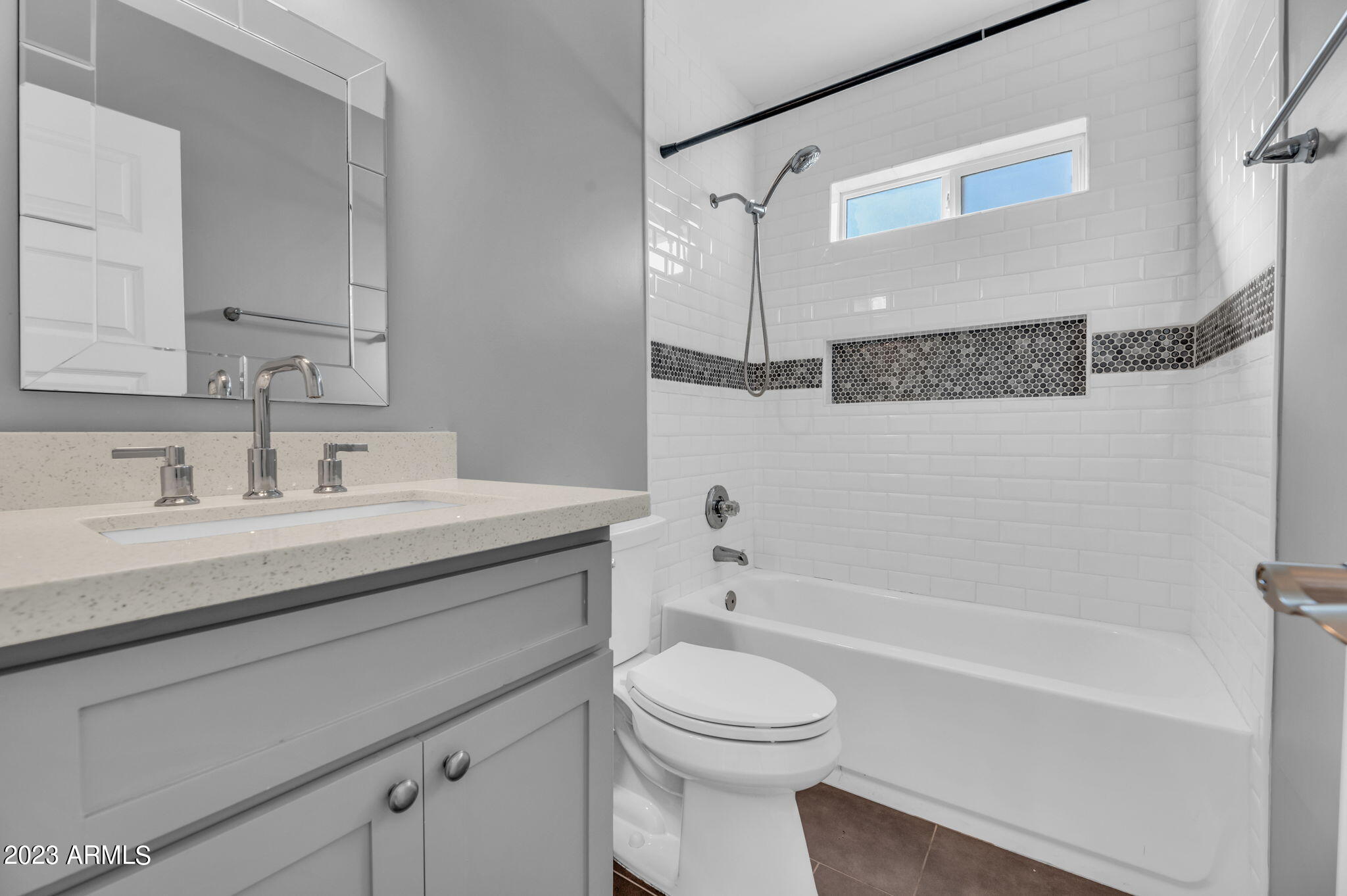 2112 W FLOWER Street