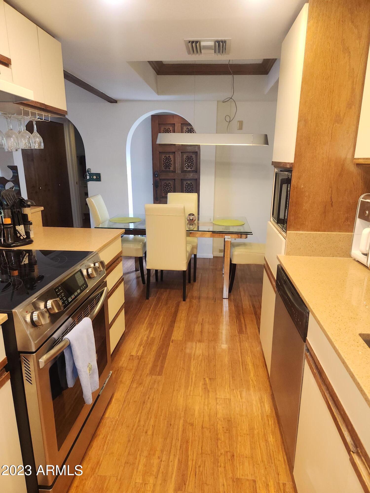 7557 N DREAMY DRAW Drive, 273