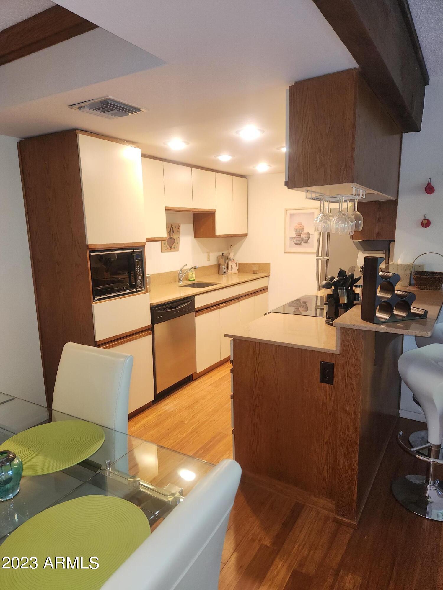 7557 N DREAMY DRAW Drive, 273