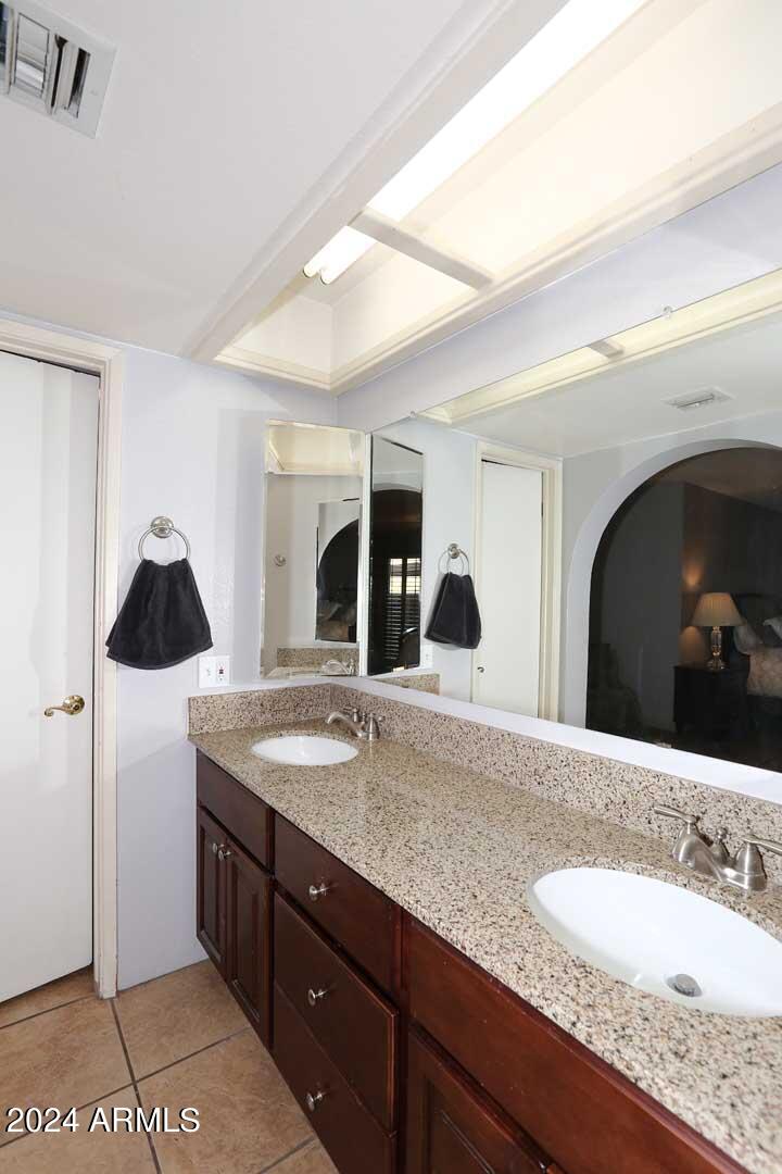 7557 N DREAMY DRAW Drive, 151