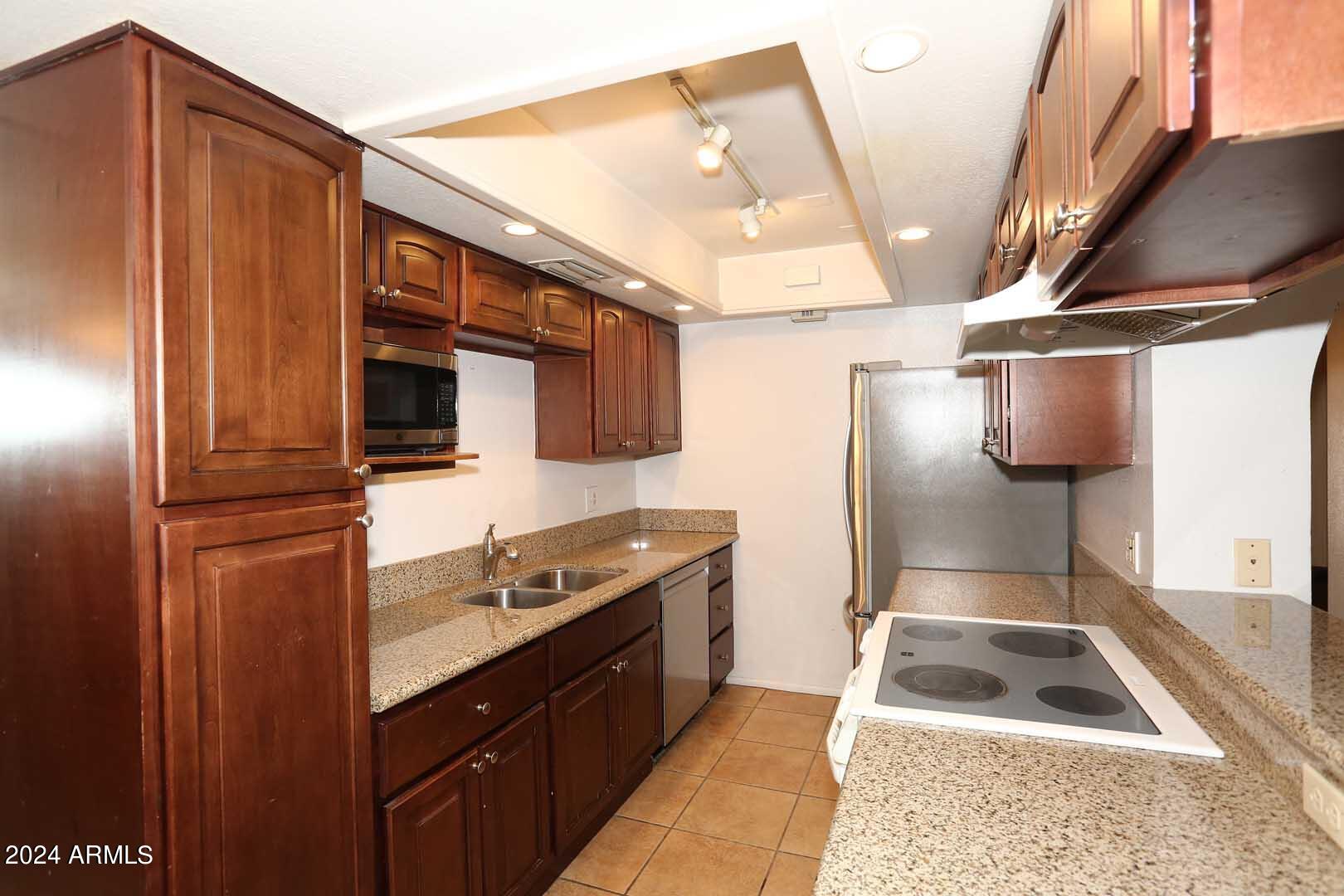 7557 N DREAMY DRAW Drive, 151