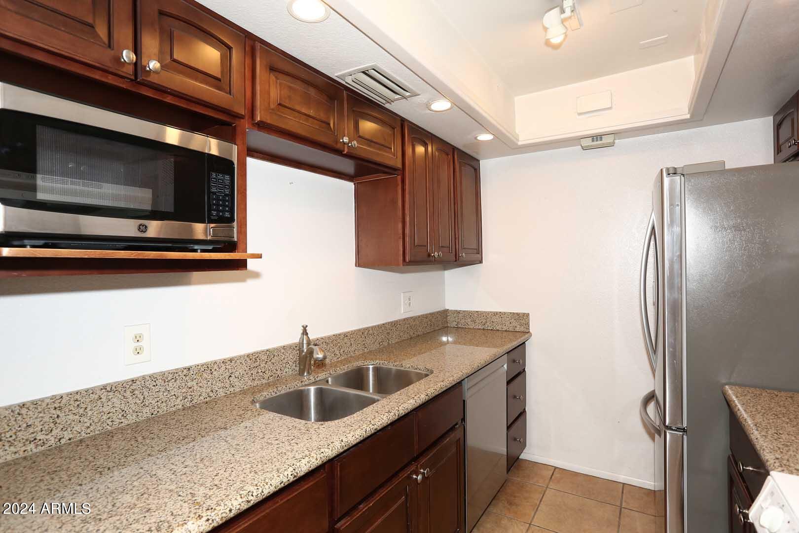 7557 N DREAMY DRAW Drive, 151