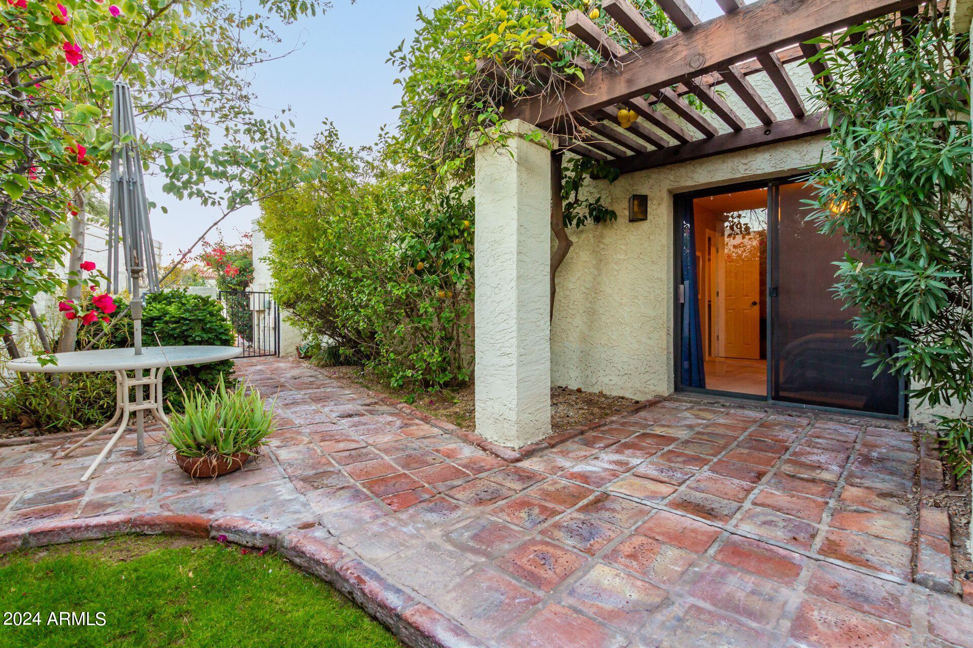 4608 E DESERT Drive