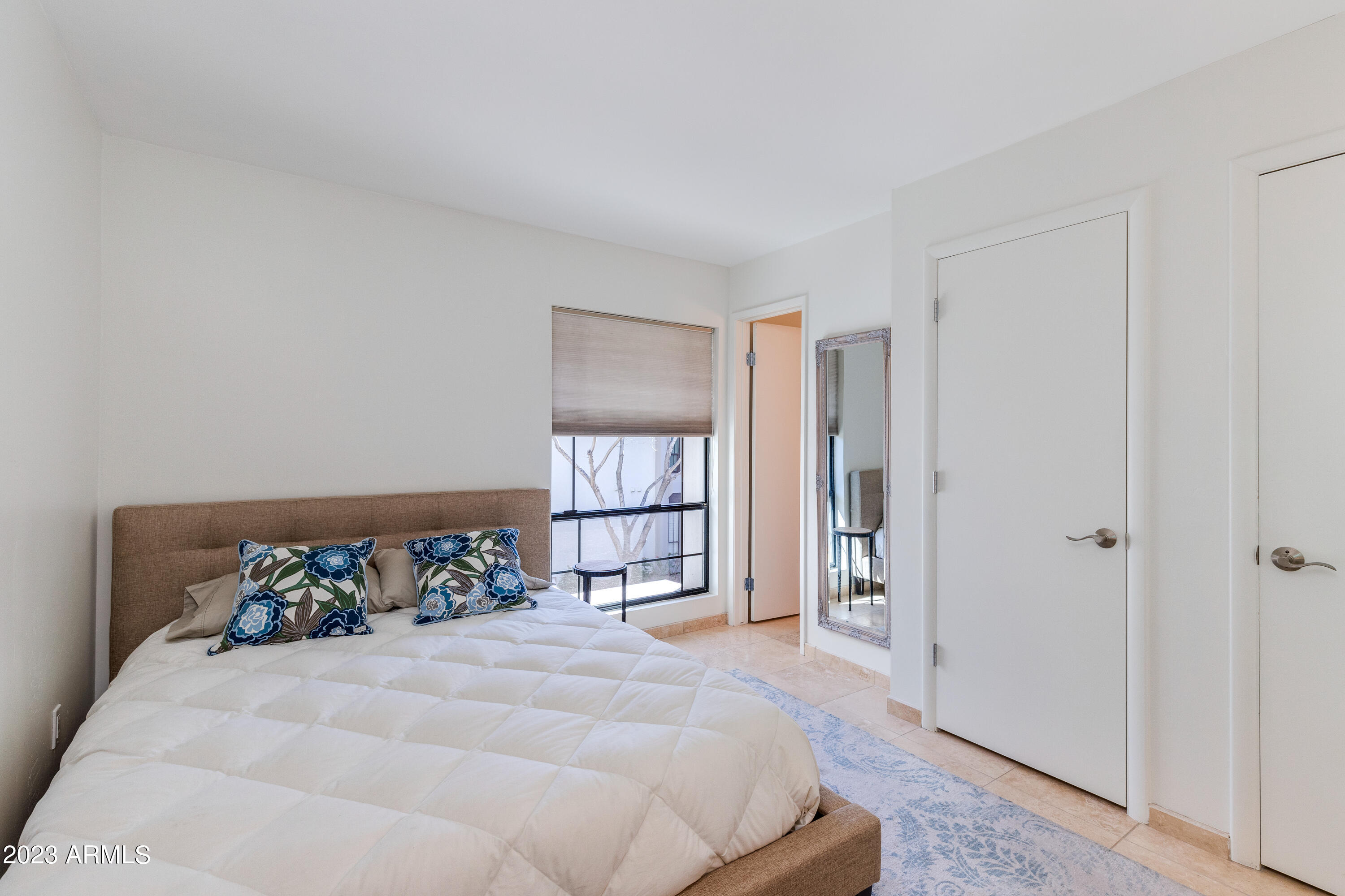 5203 N 24th Street, 208