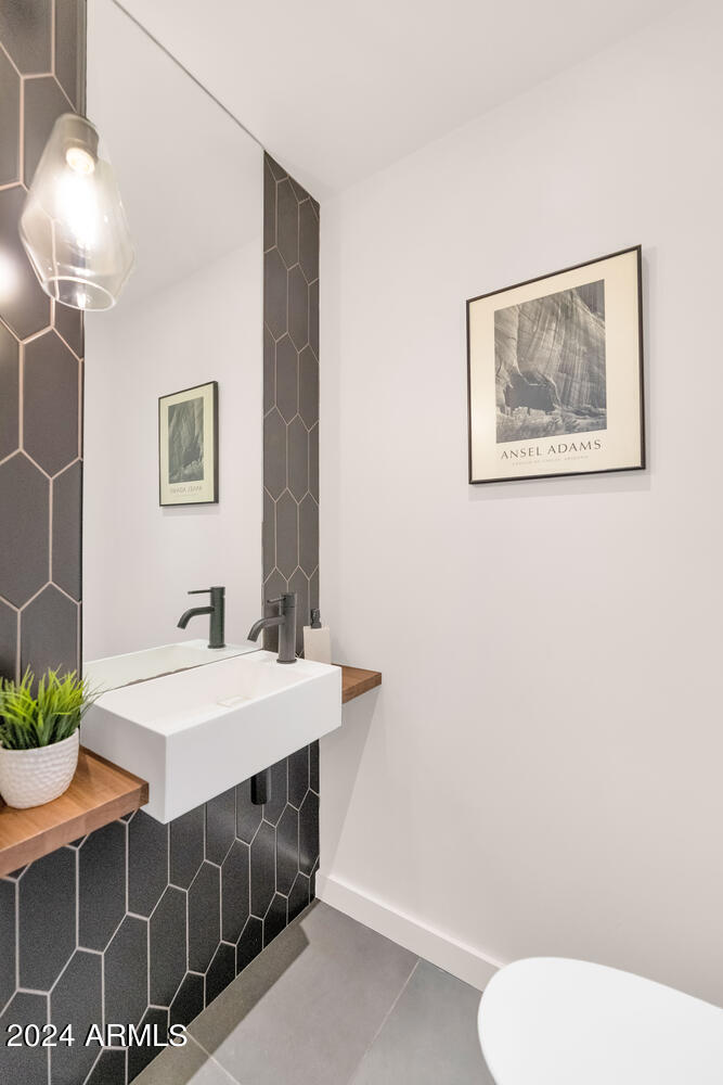 8634 E MACKENZIE Drive