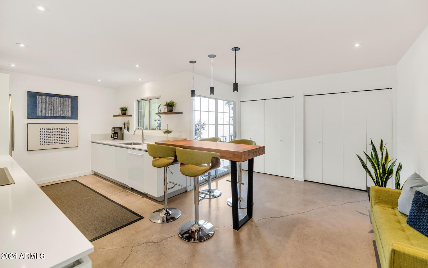 8634 E MACKENZIE Drive