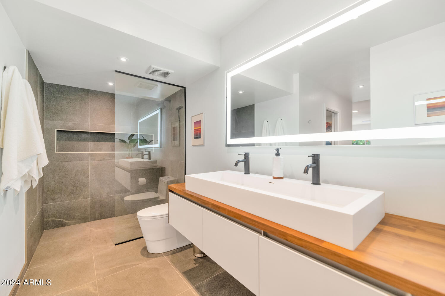 8634 E MACKENZIE Drive