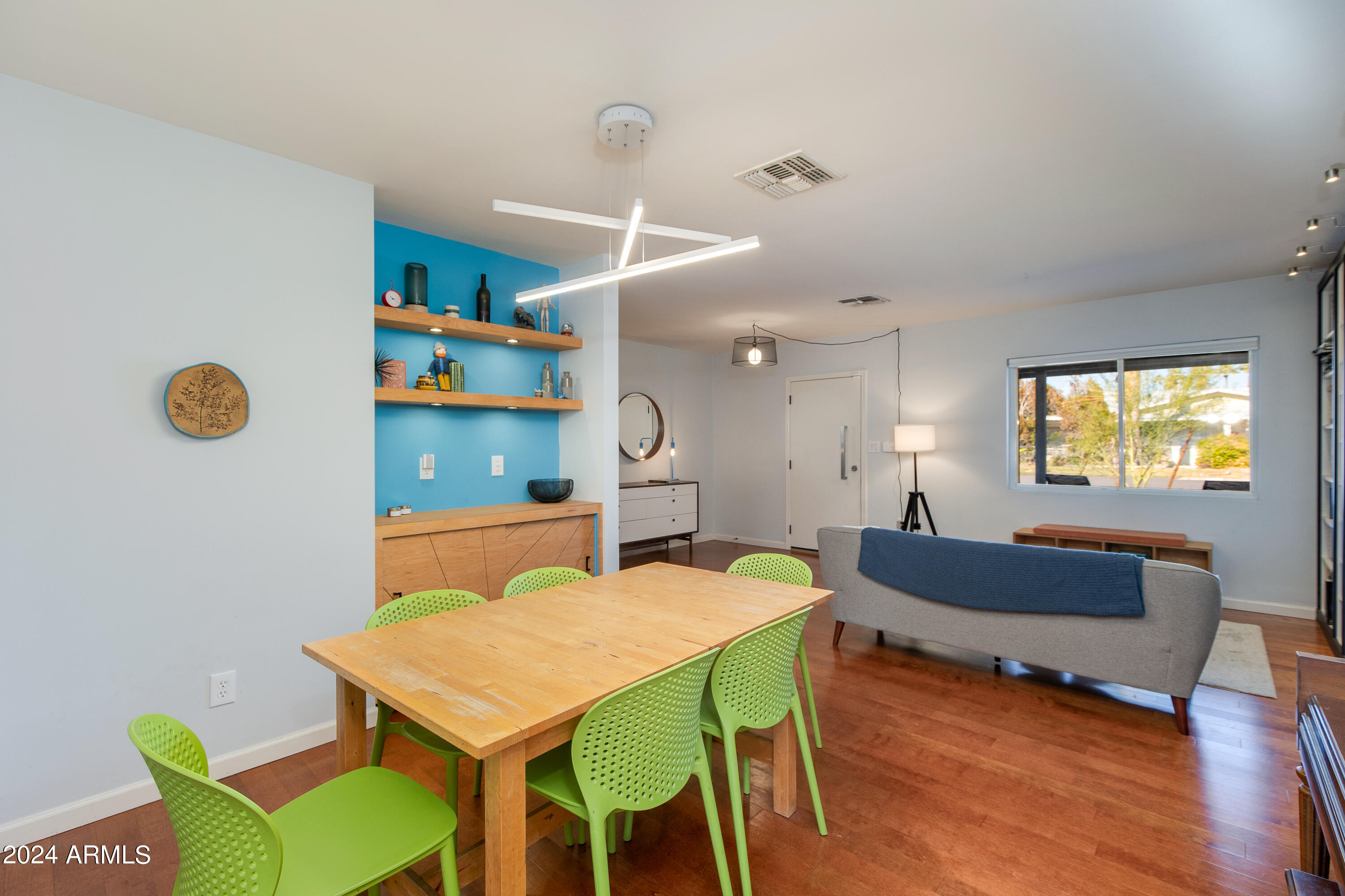 4125 E INDIANOLA Avenue