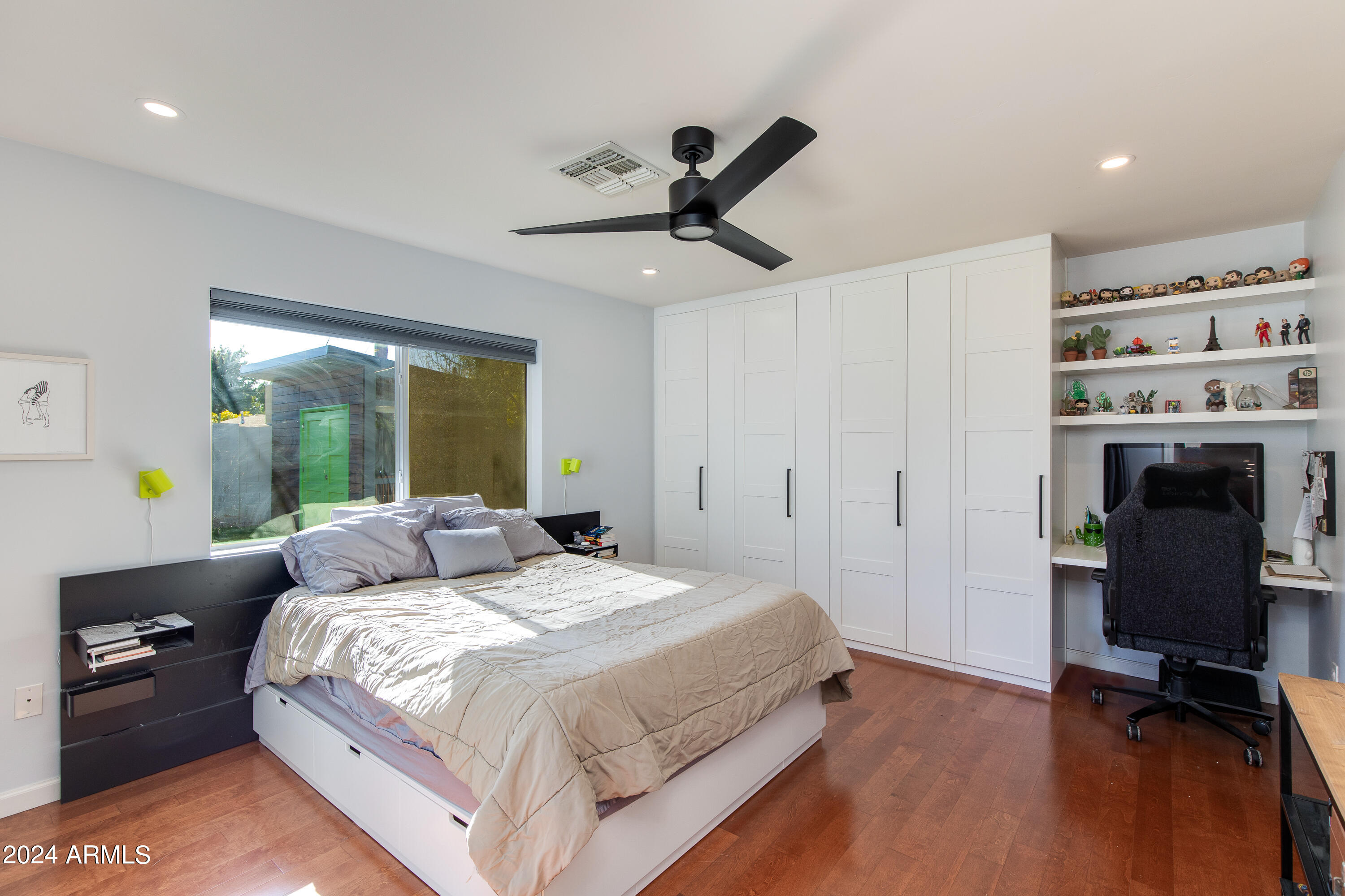 4125 E INDIANOLA Avenue