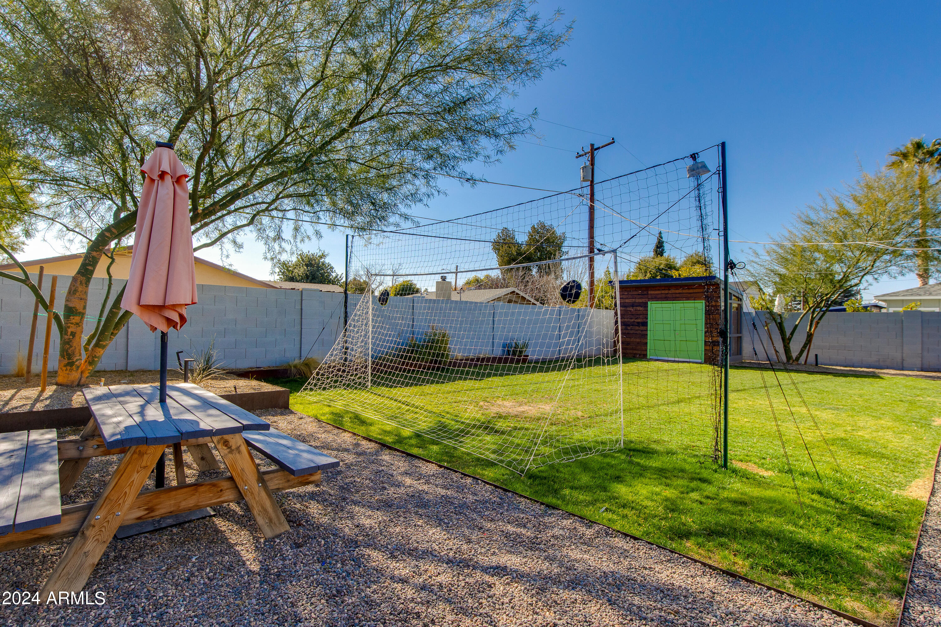 4125 E INDIANOLA Avenue