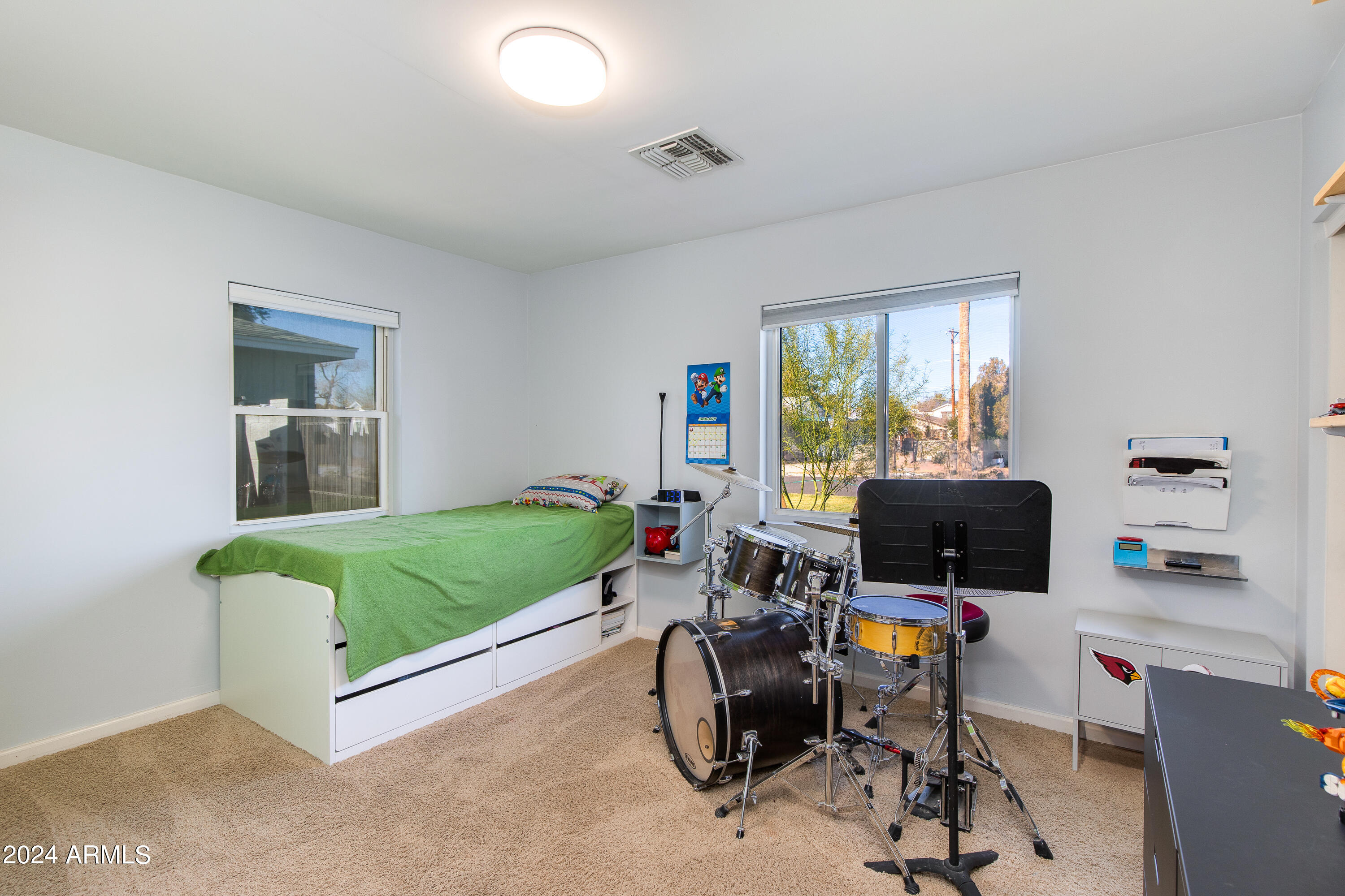 4125 E INDIANOLA Avenue