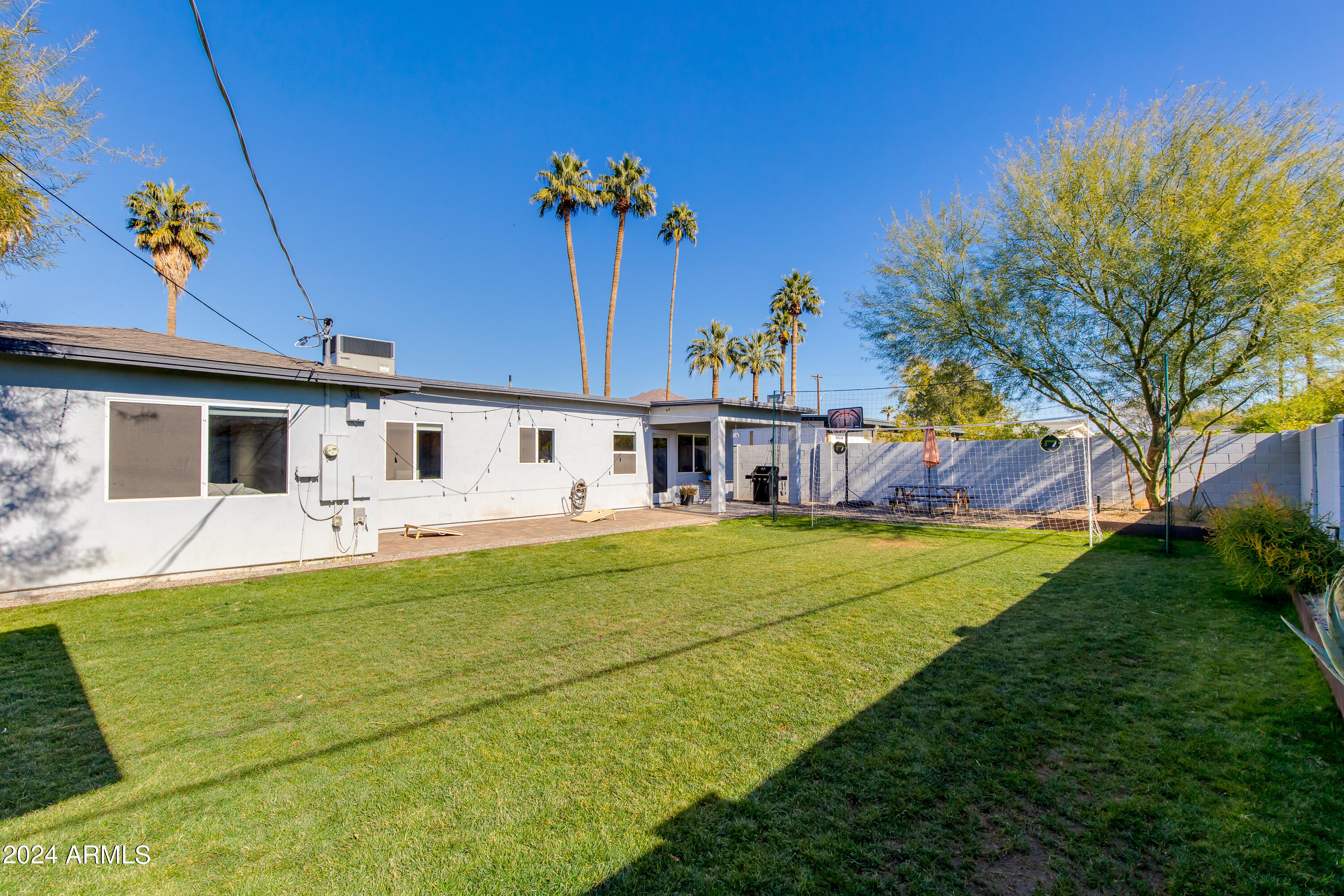 4125 E INDIANOLA Avenue