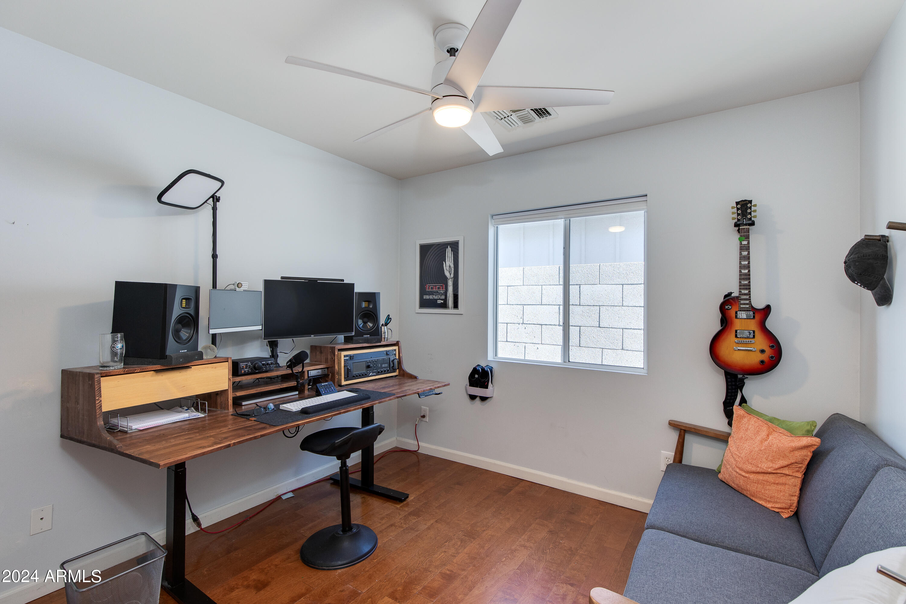 4125 E INDIANOLA Avenue