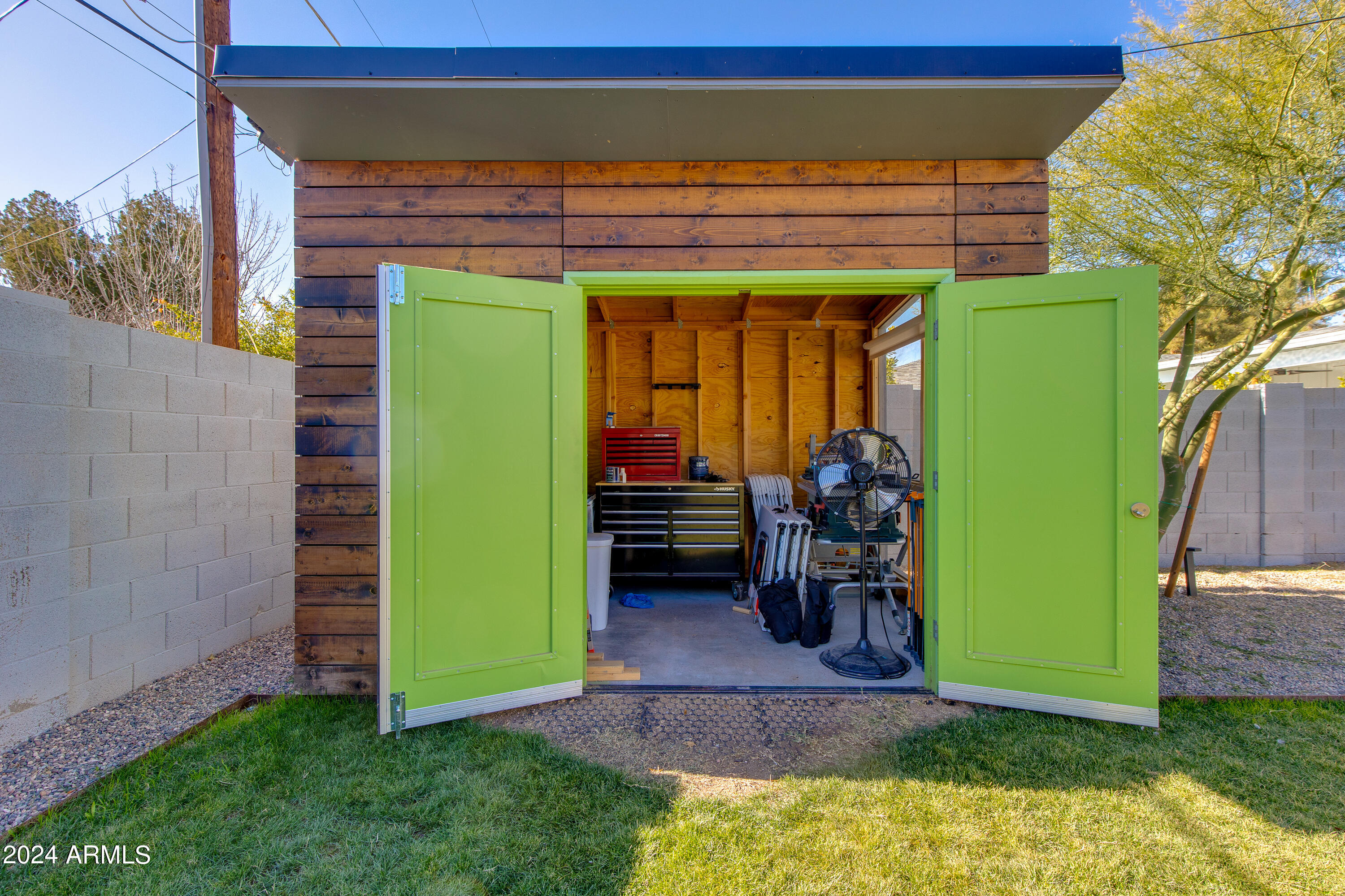 4125 E INDIANOLA Avenue