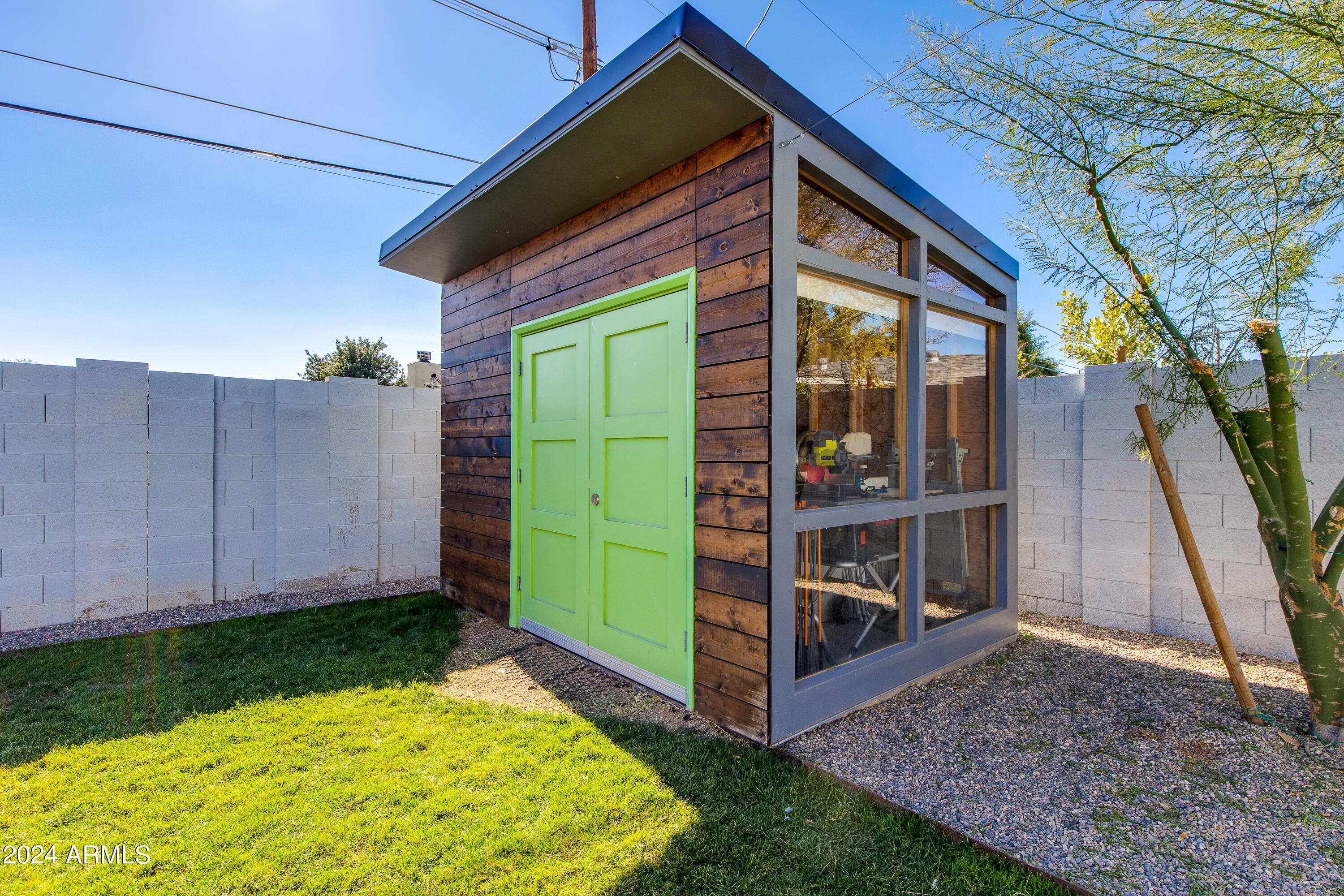 4125 E INDIANOLA Avenue