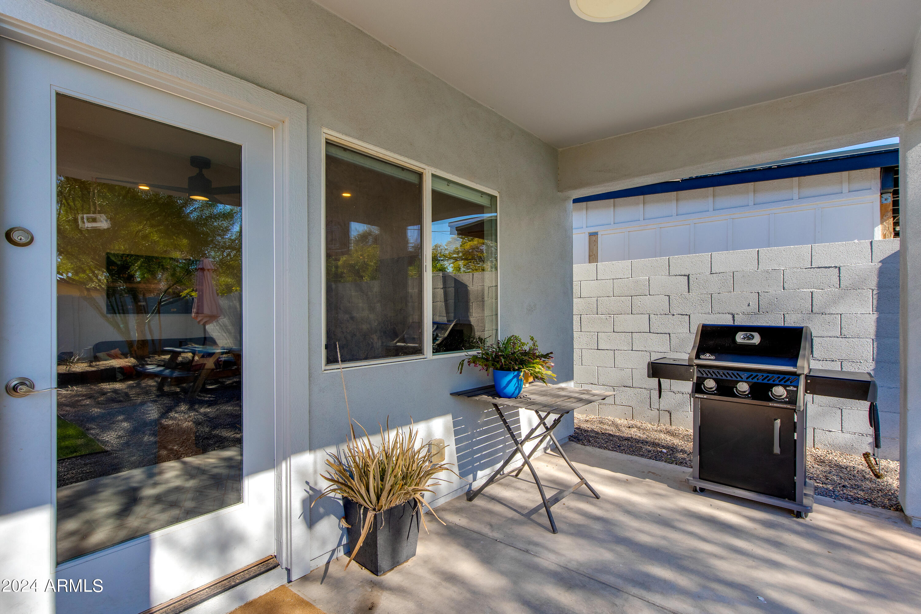 4125 E INDIANOLA Avenue