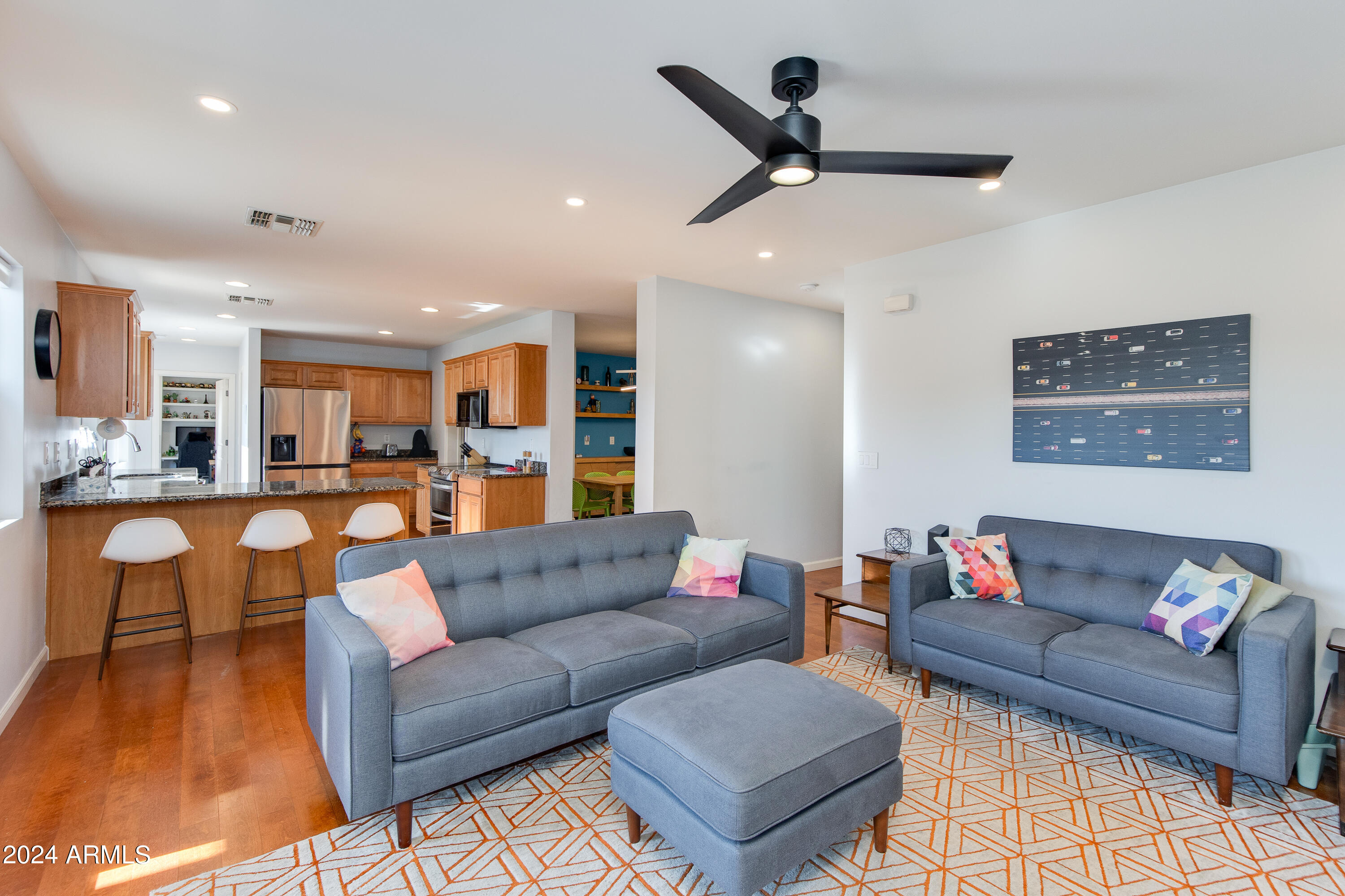 4125 E INDIANOLA Avenue