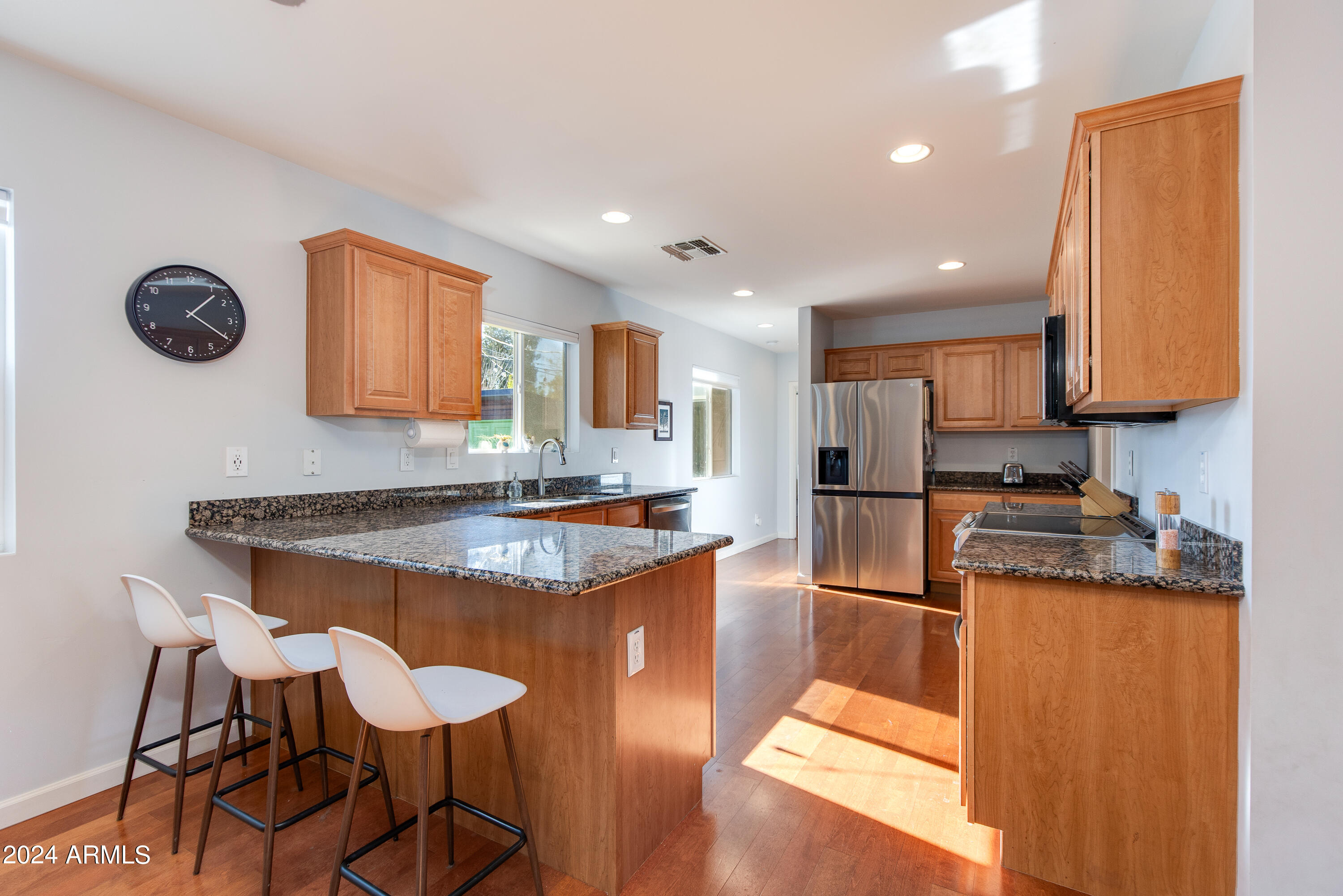 4125 E INDIANOLA Avenue