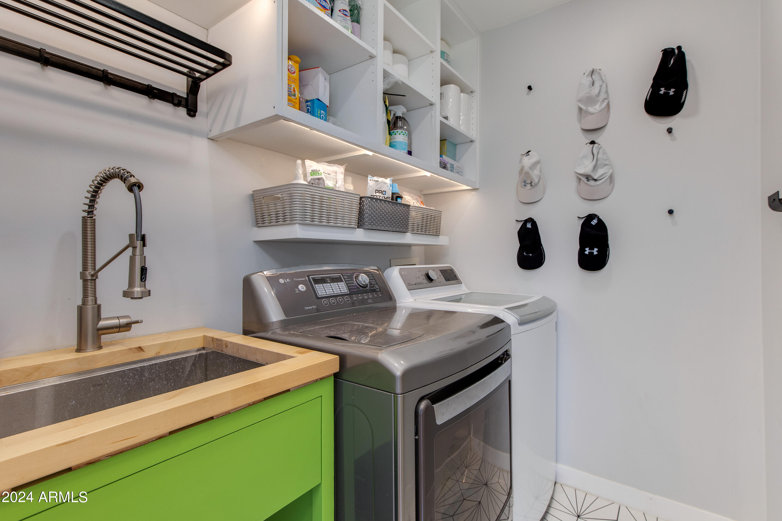 4125 E INDIANOLA Avenue