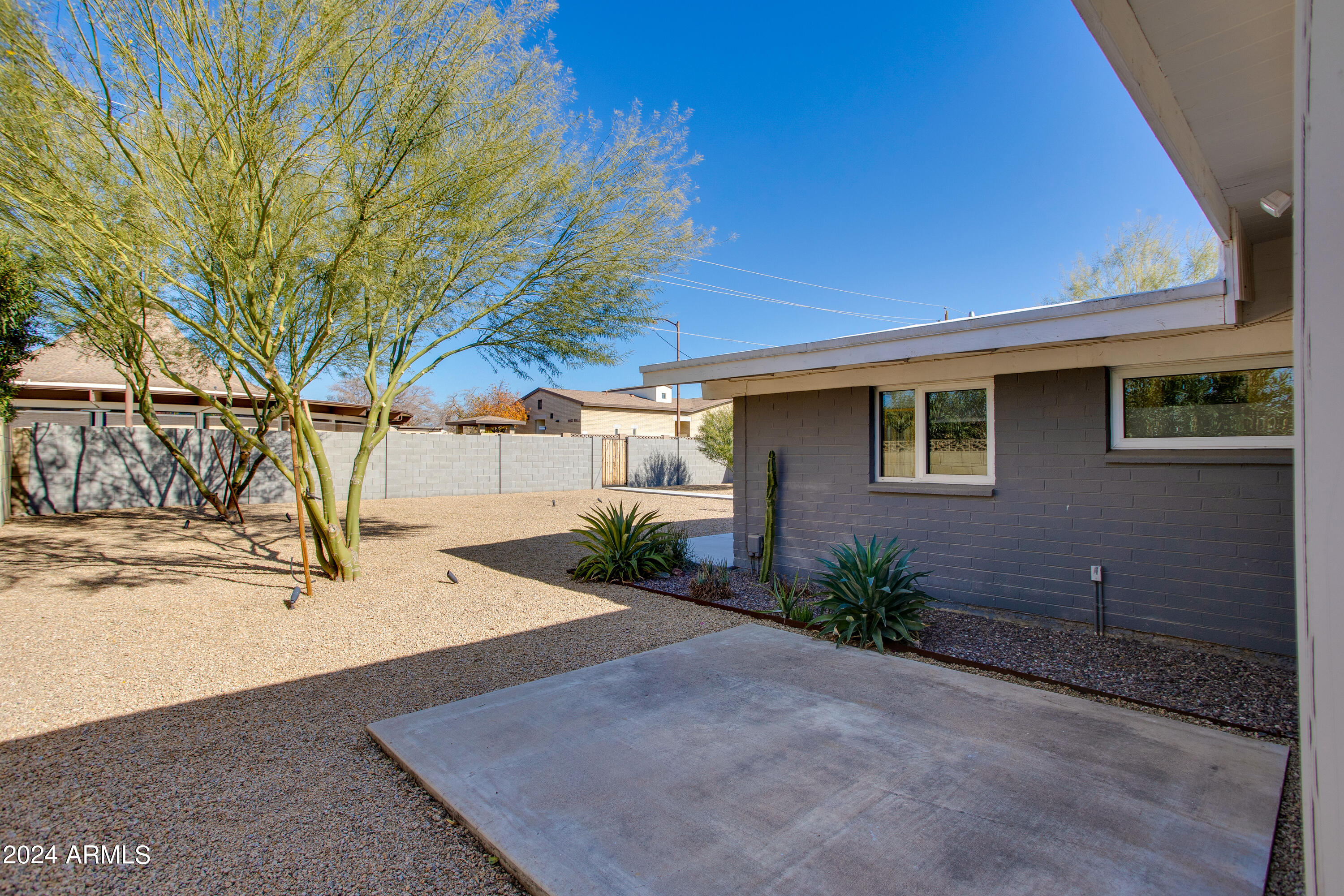 1008 E NORTHVIEW Avenue