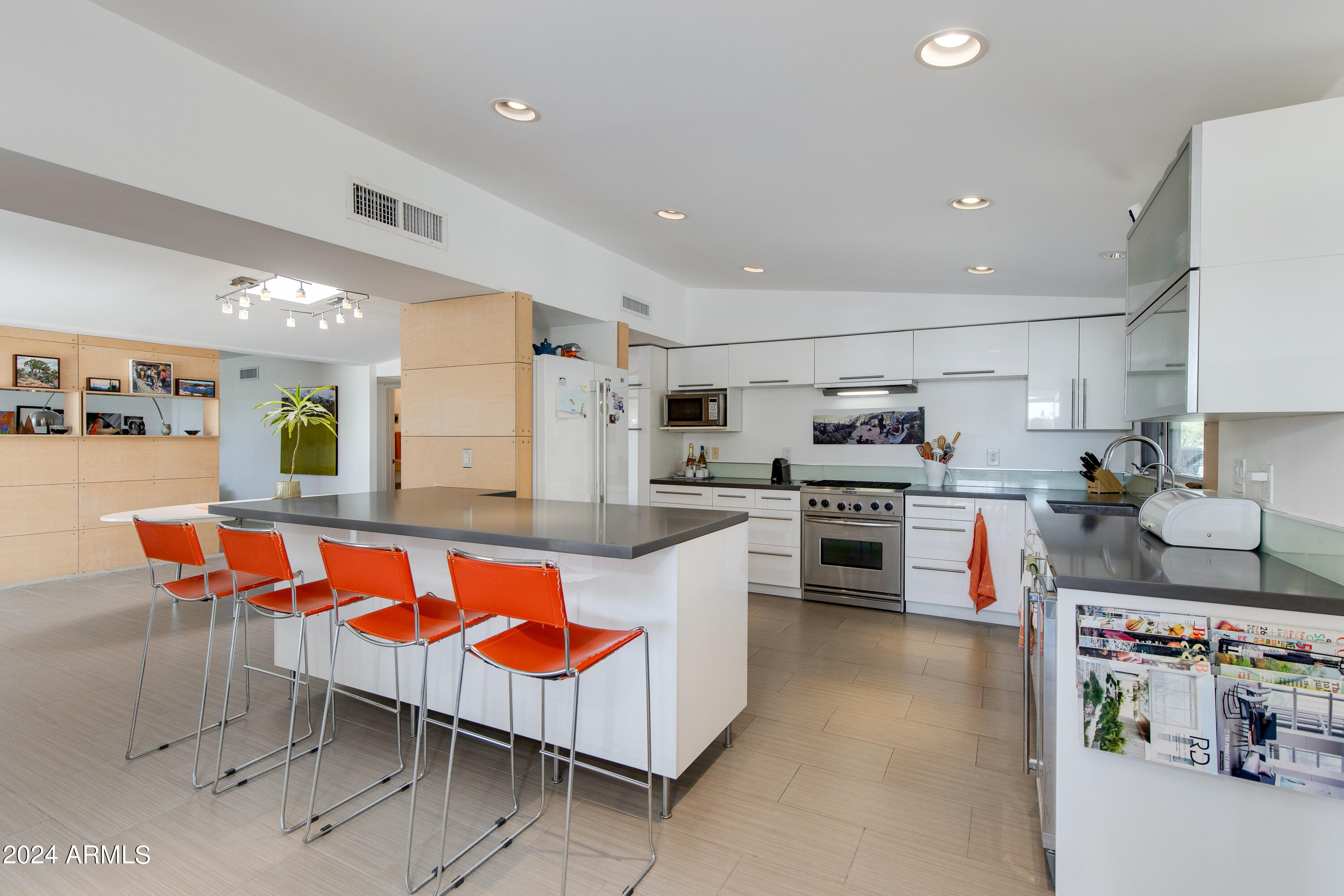 1008 E NORTHVIEW Avenue