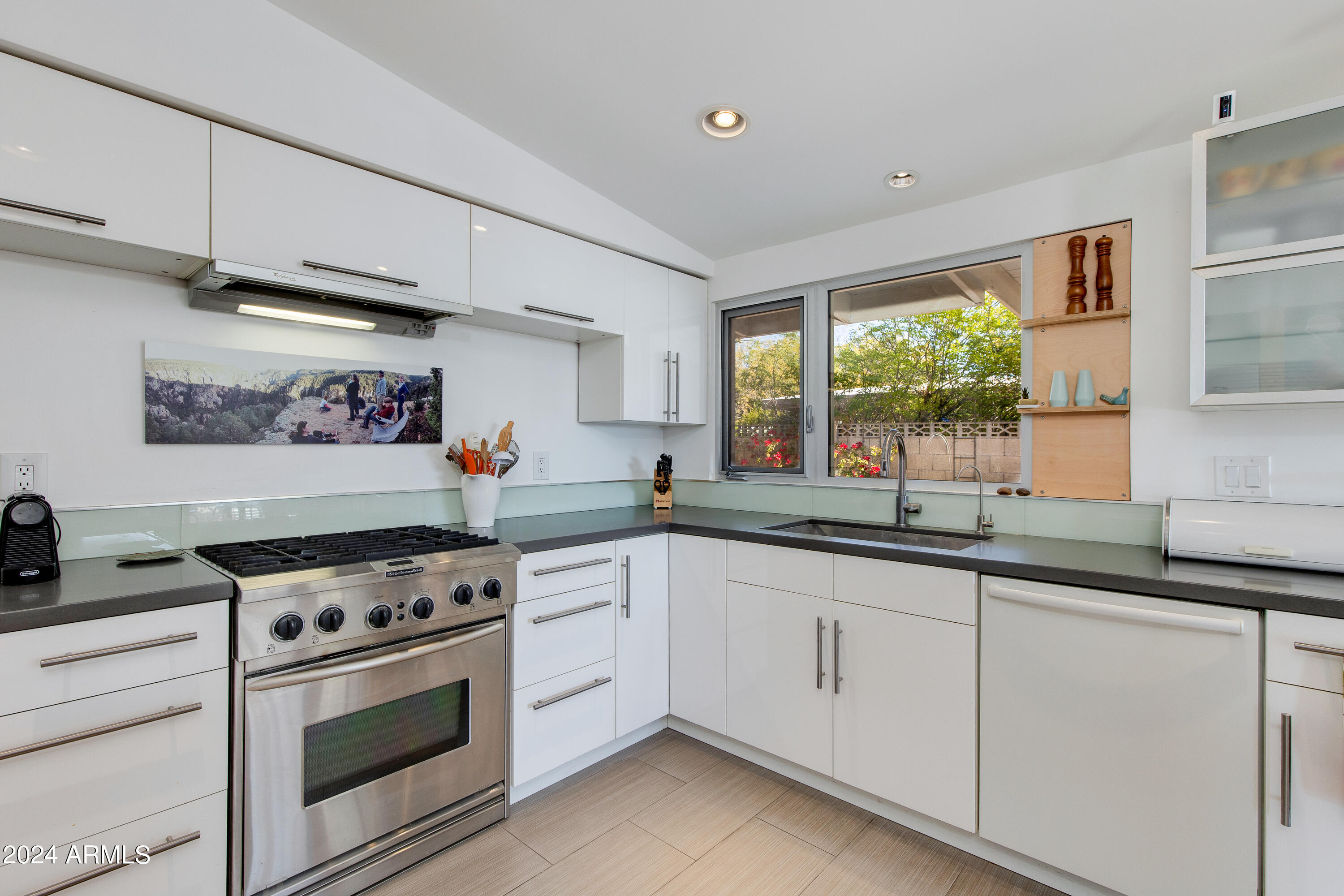 1008 E NORTHVIEW Avenue