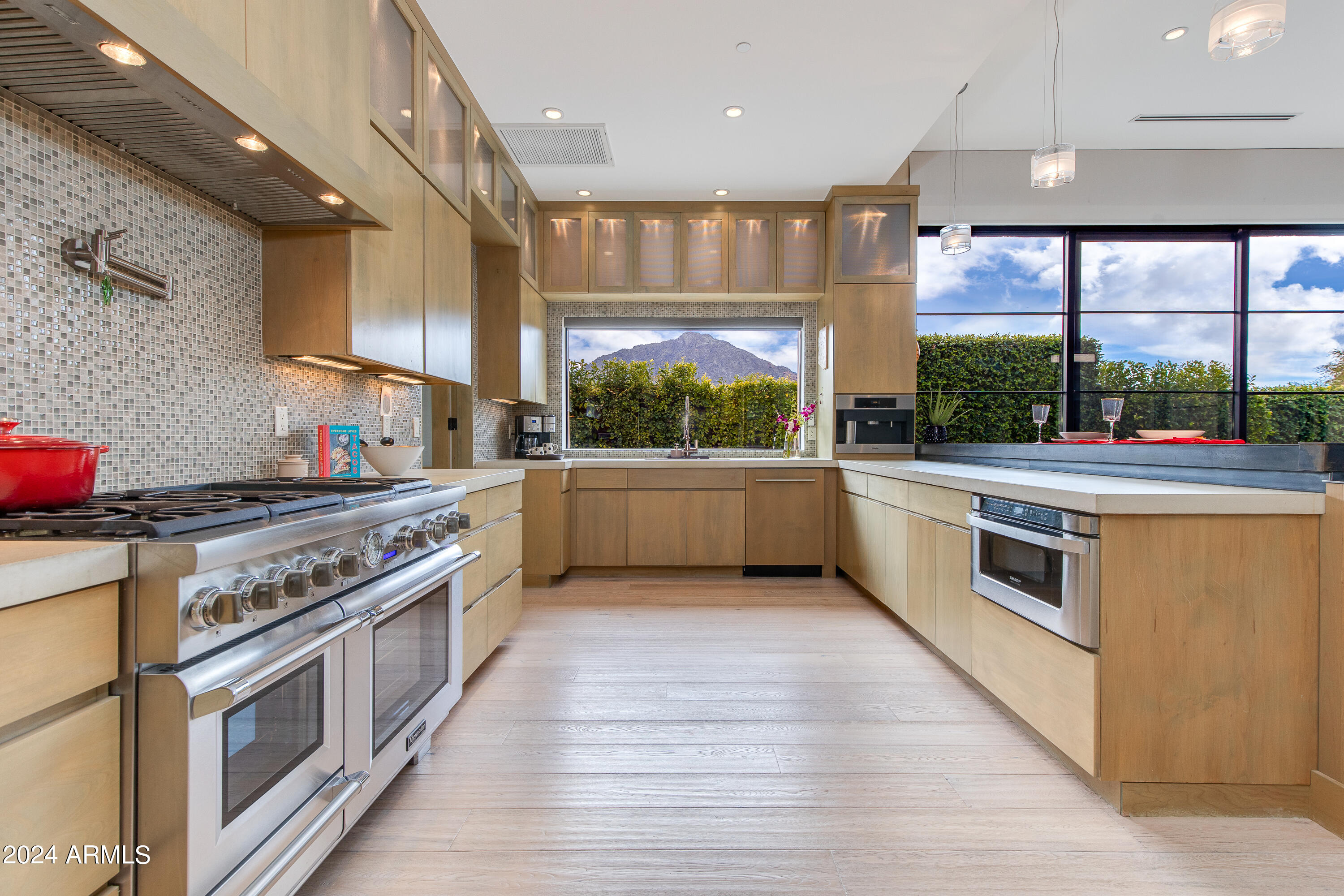 5434 E LINCOLN Drive, 58