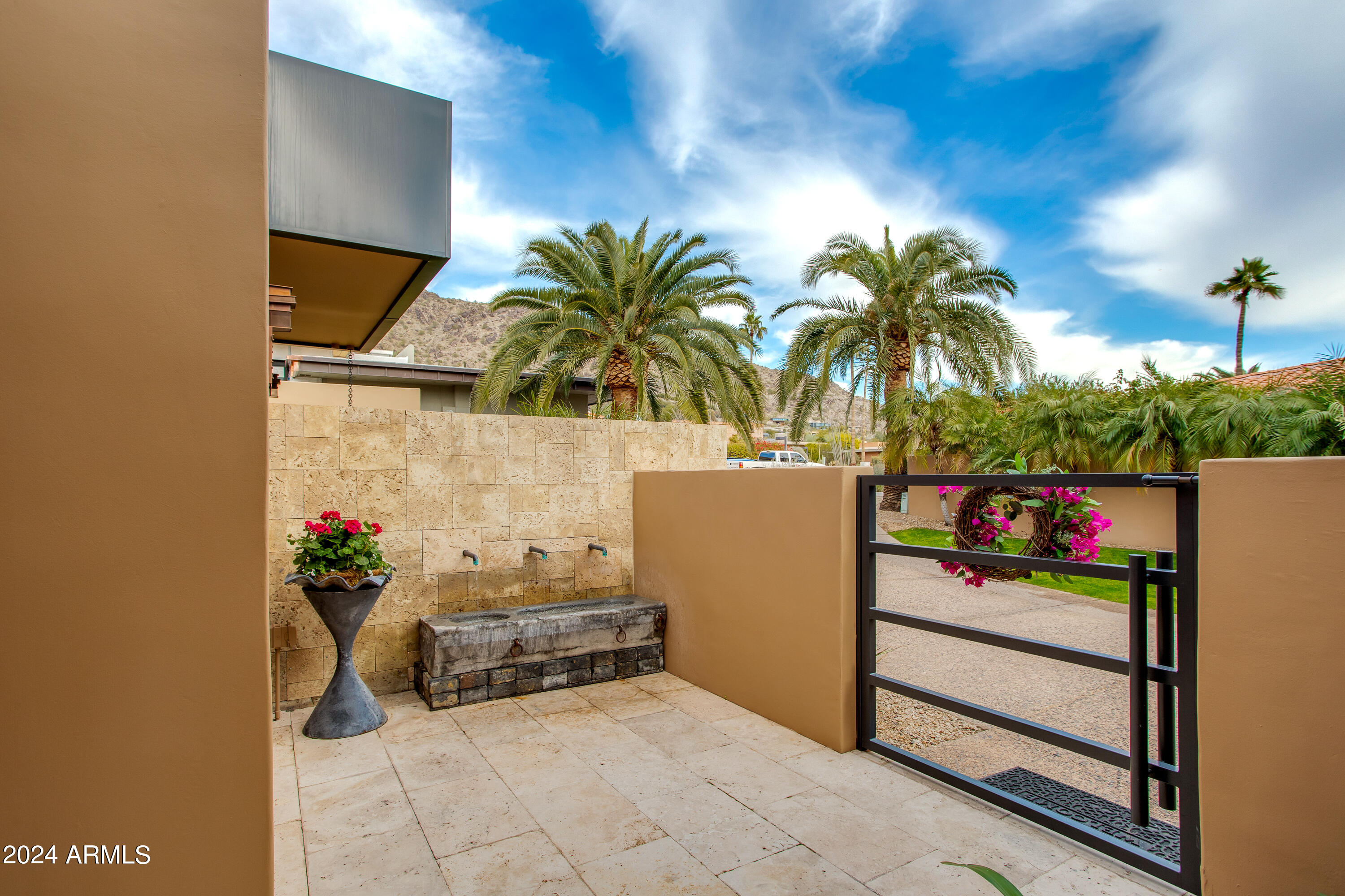 5434 E LINCOLN Drive, 58