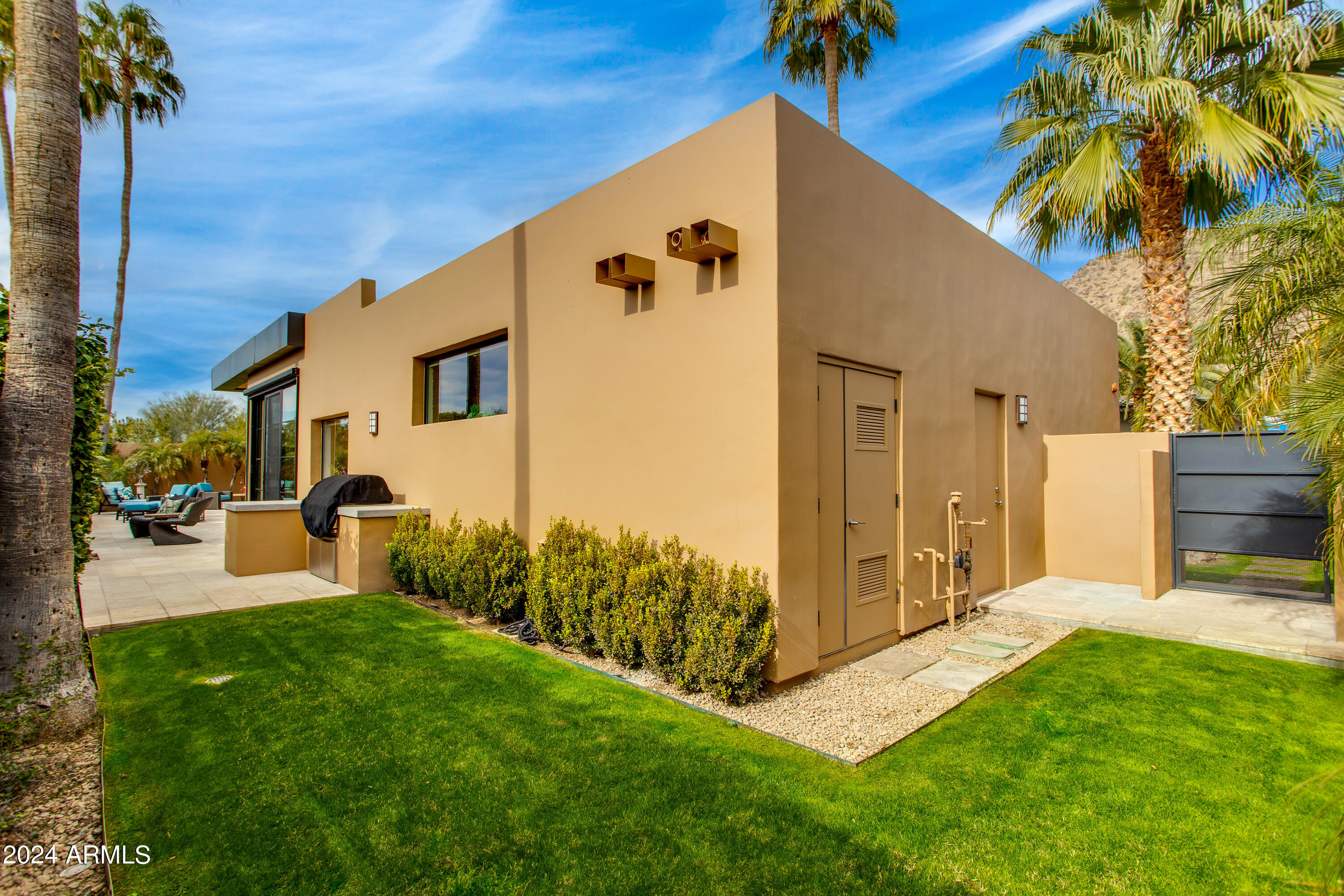 5434 E LINCOLN Drive, 58