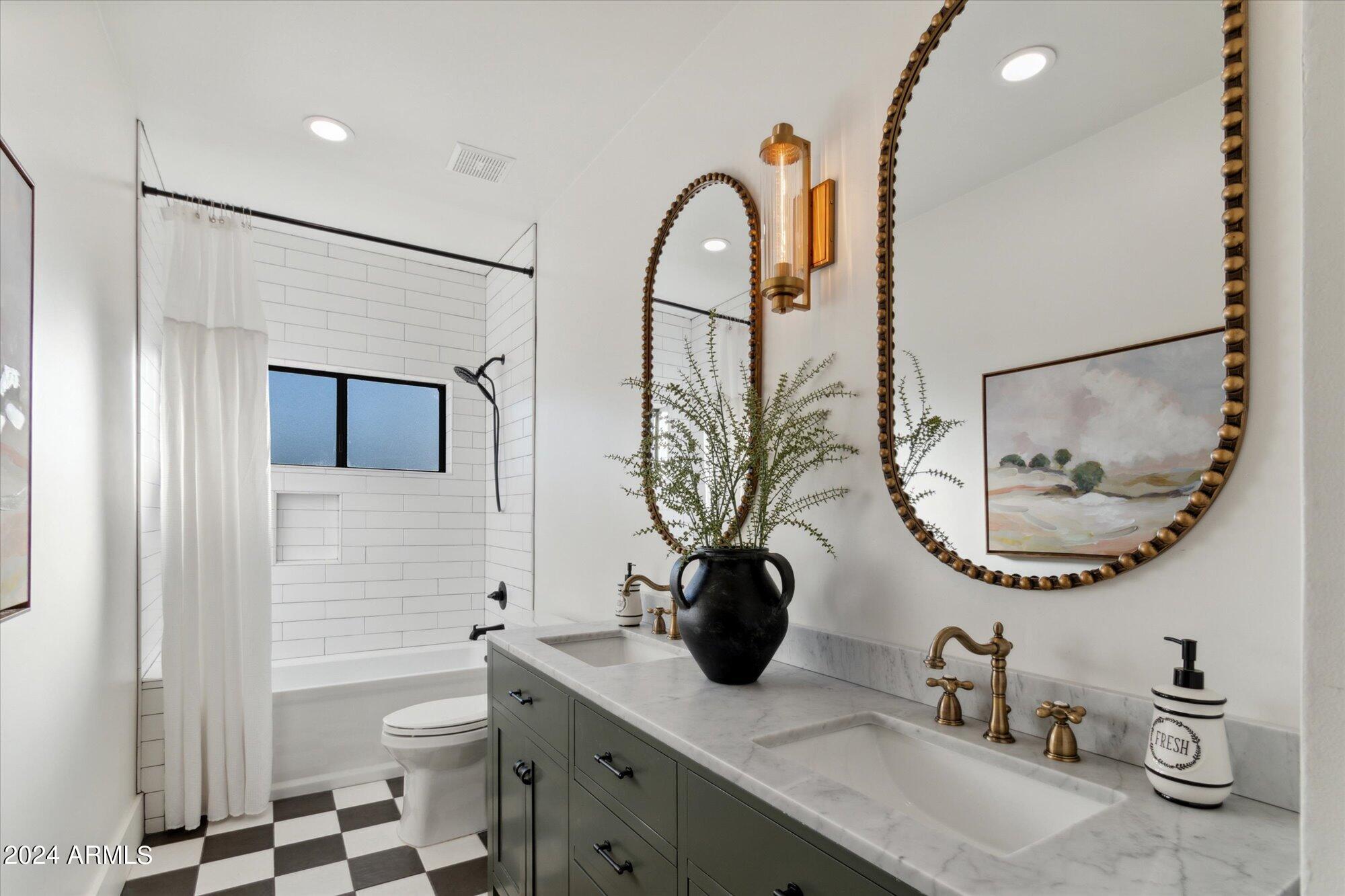 8121 E CONQUISTADORES Drive