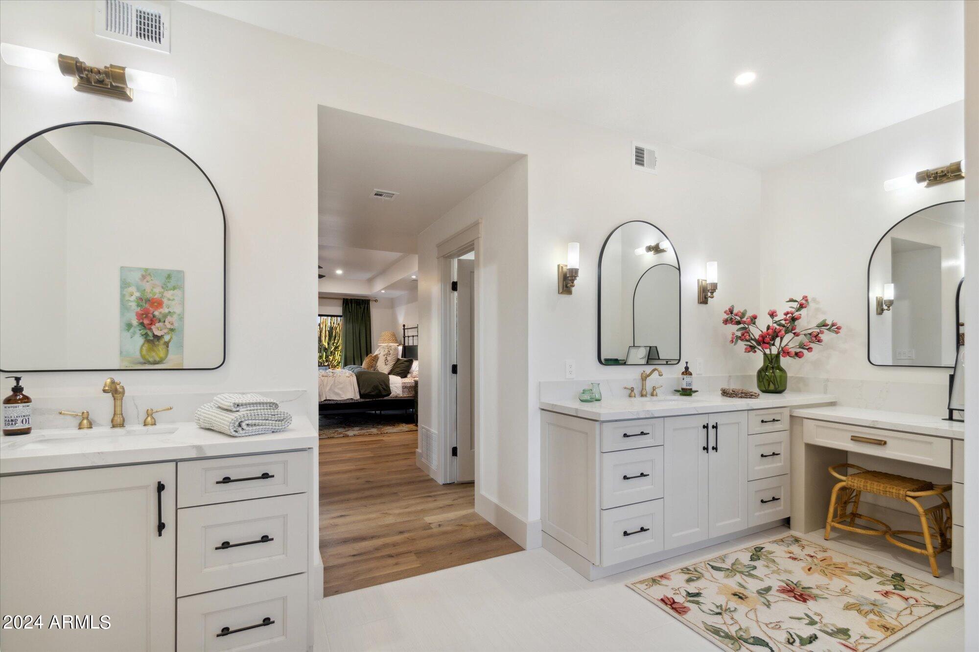 8121 E CONQUISTADORES Drive