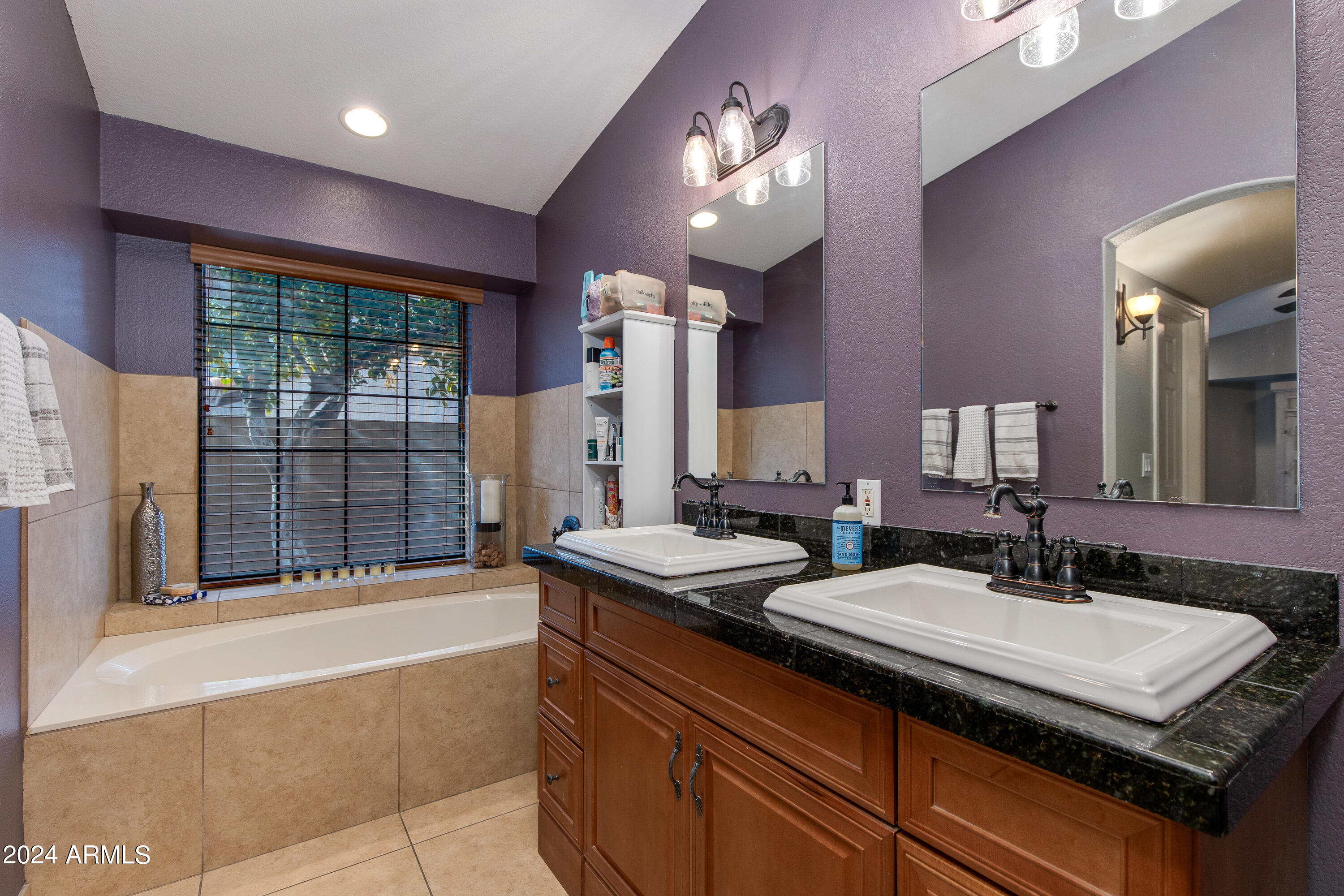 5525 E SANDRA Terrace