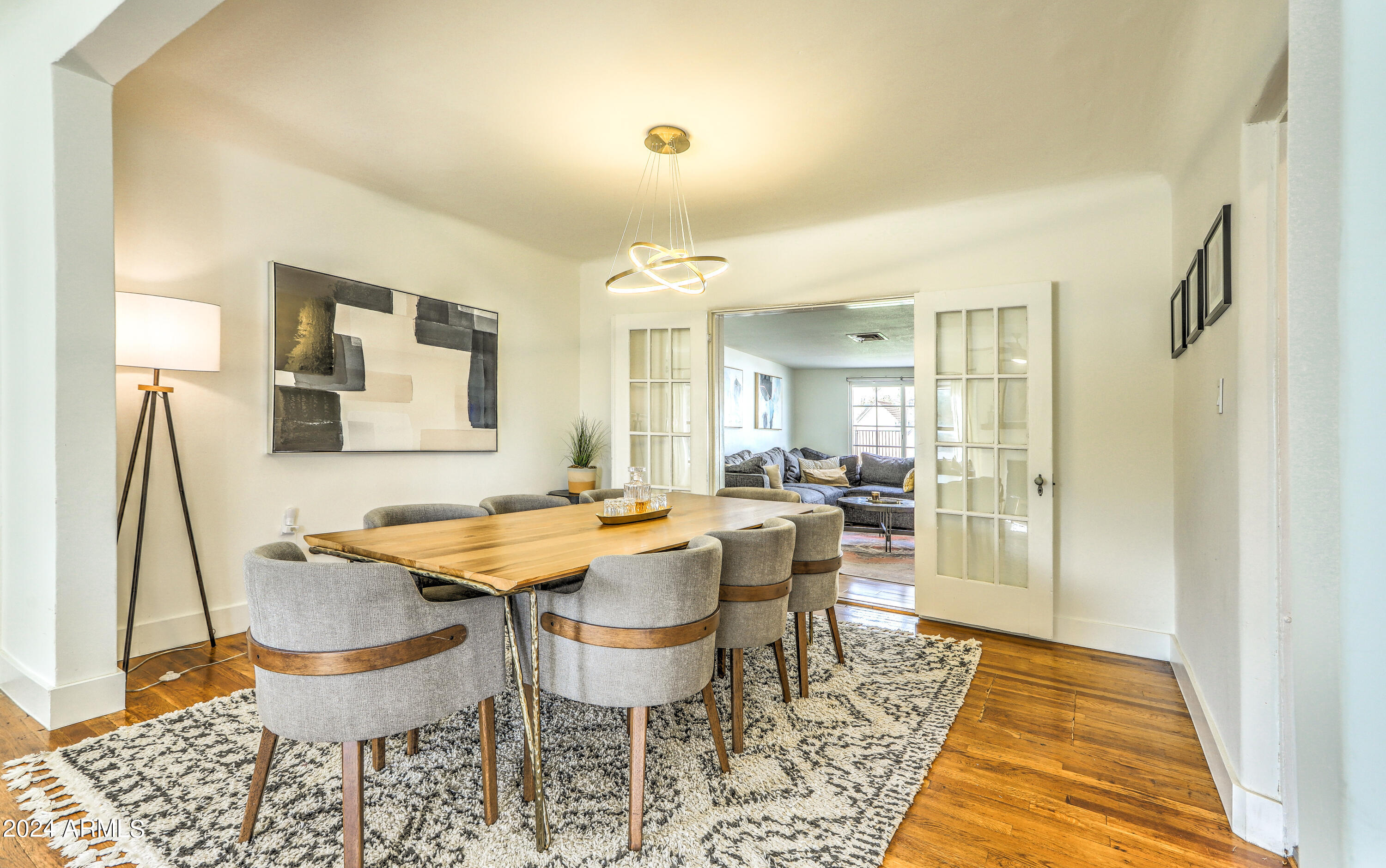 2204 E WHITTON Avenue