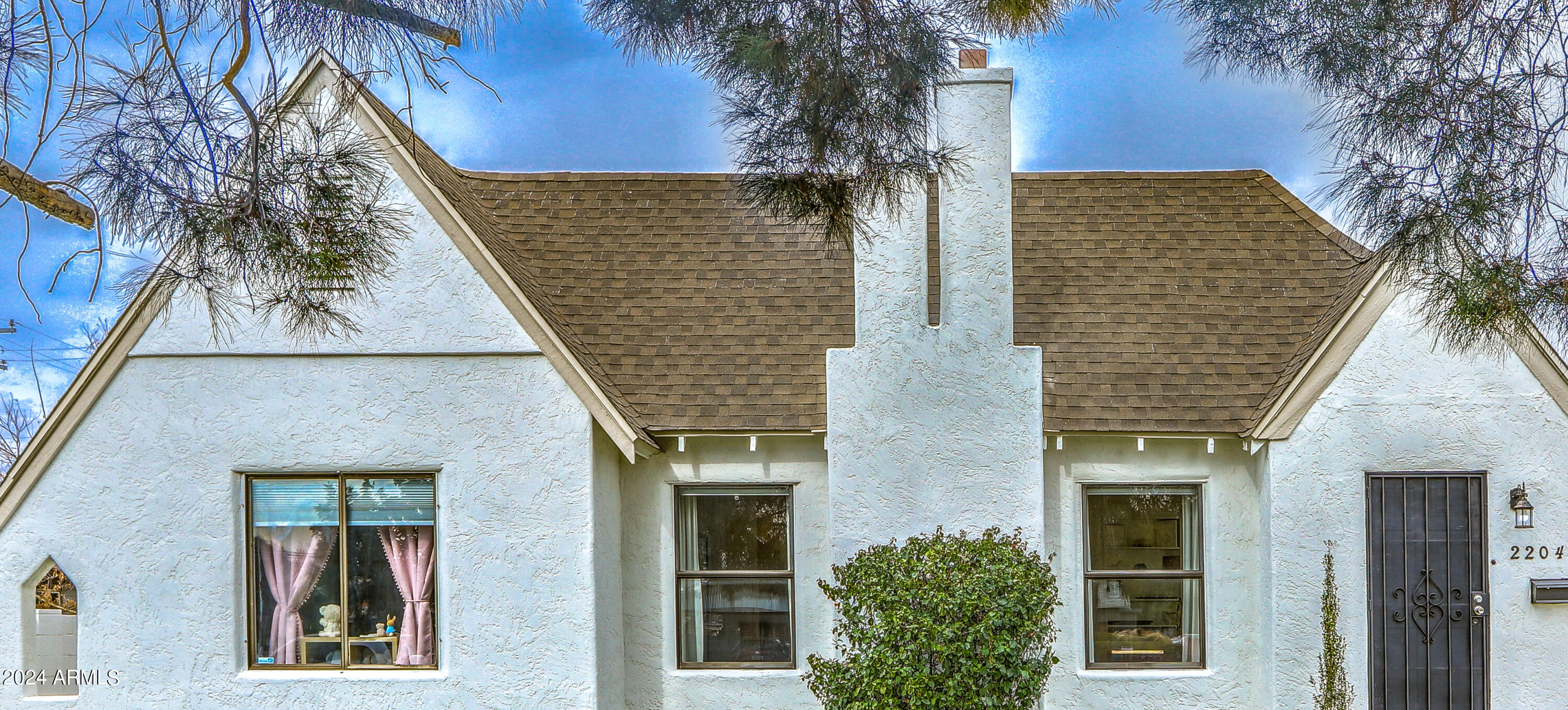 2204 E WHITTON Avenue