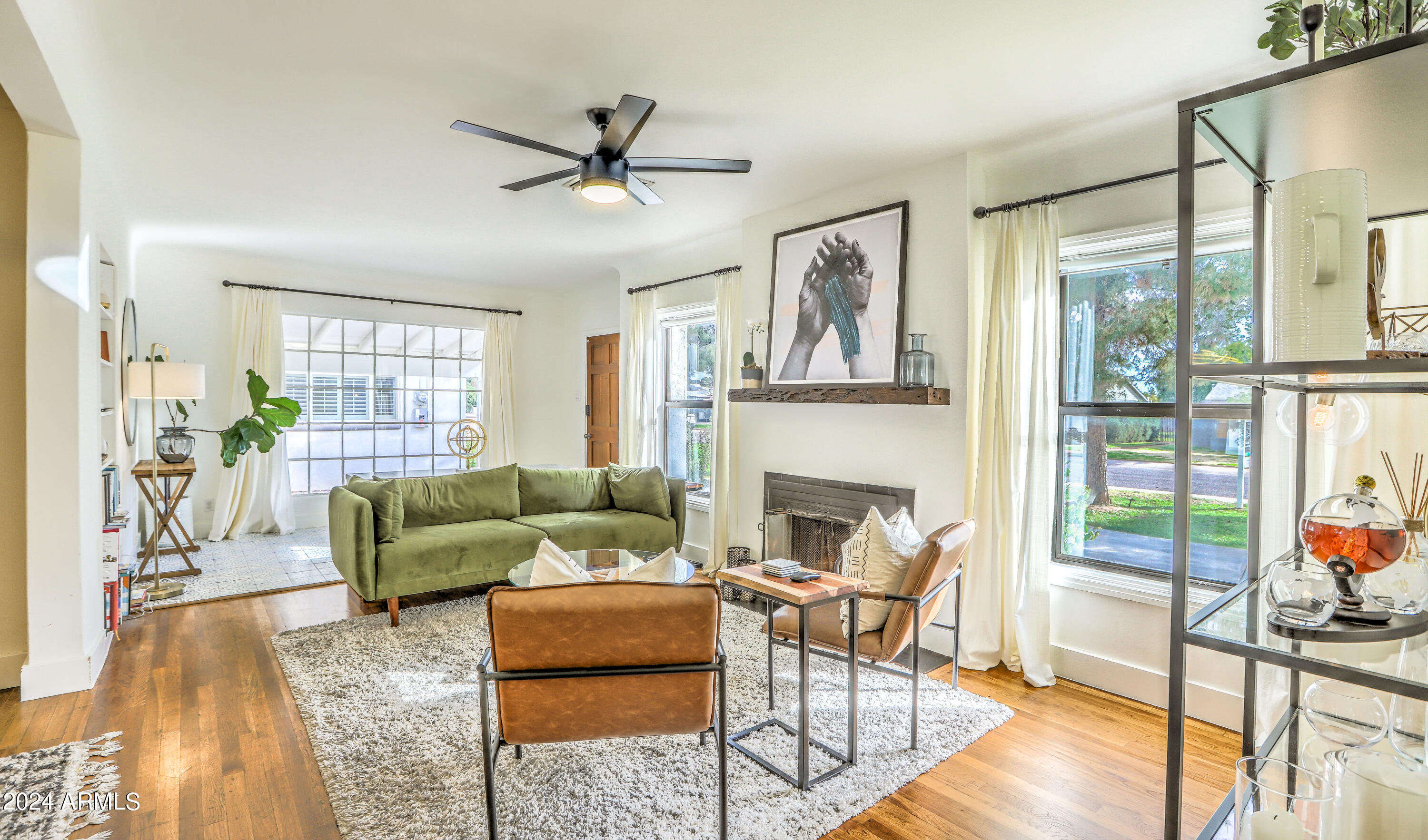 2204 E WHITTON Avenue