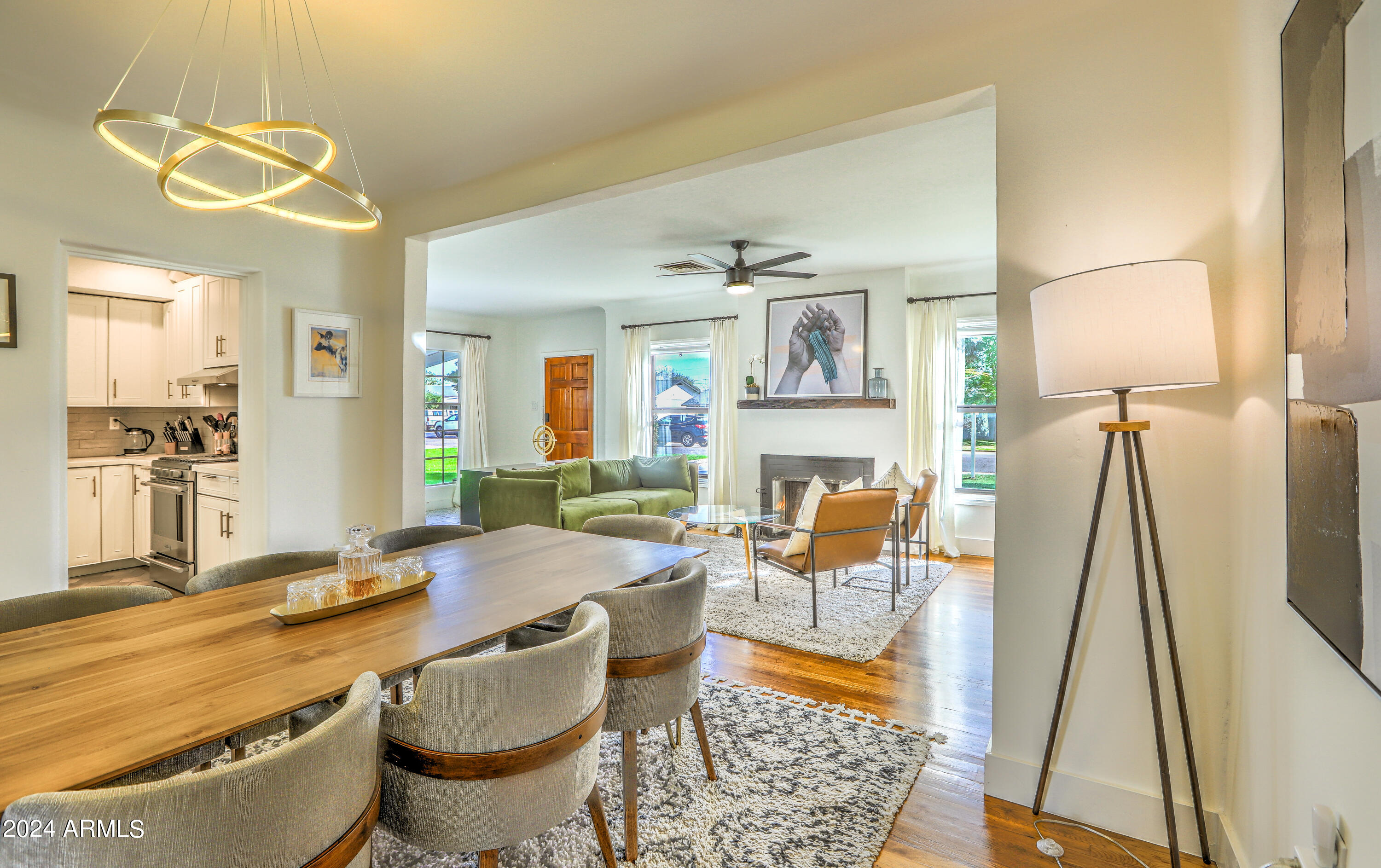 2204 E WHITTON Avenue