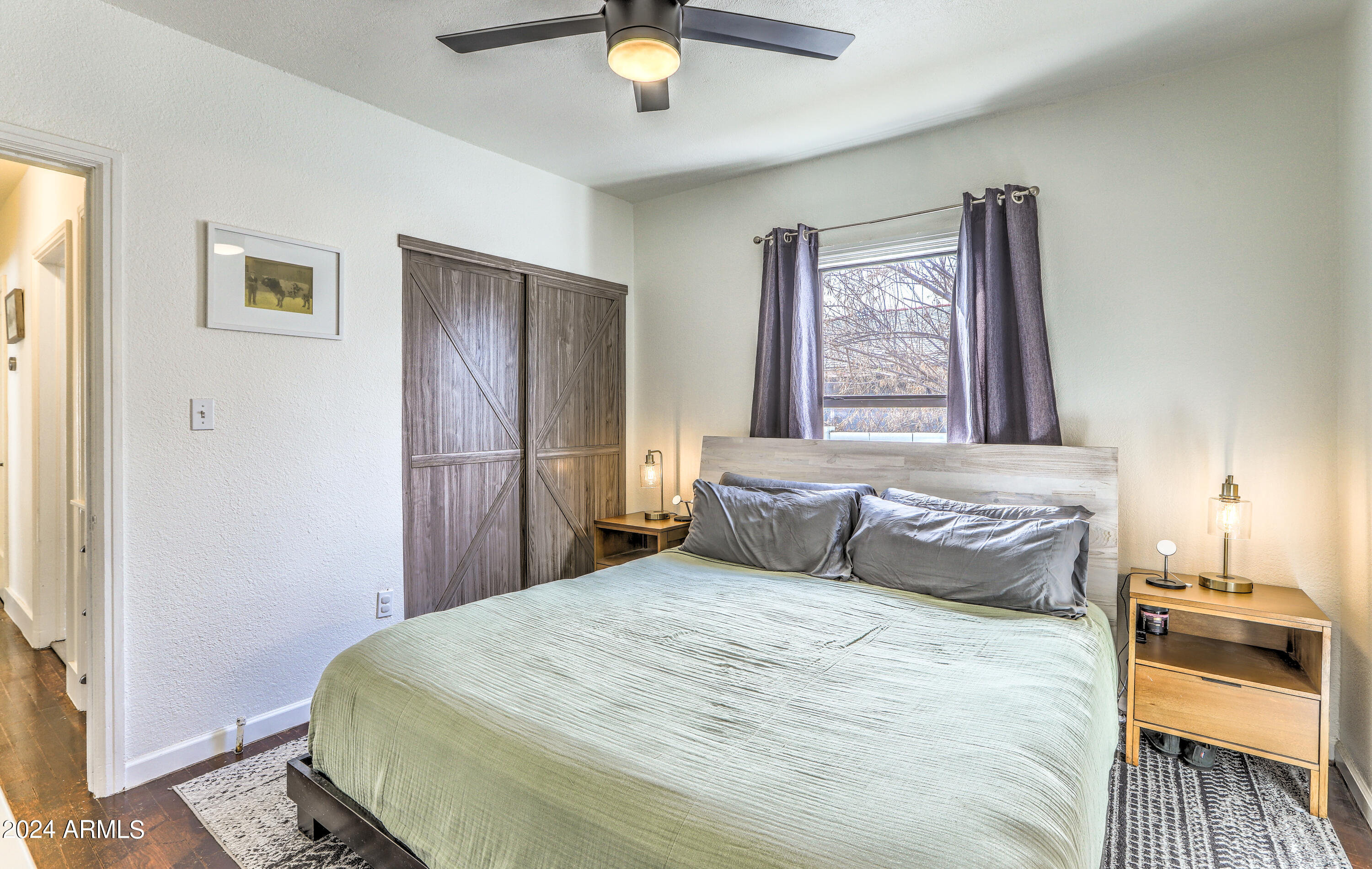 2204 E WHITTON Avenue