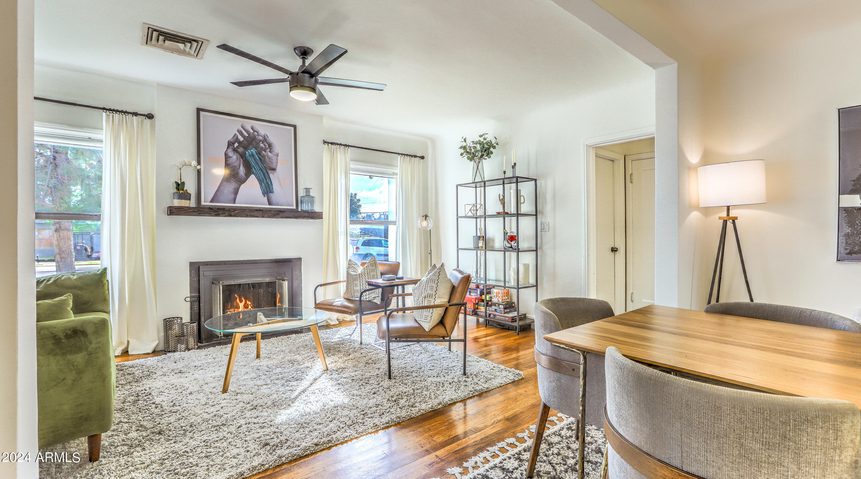 2204 E WHITTON Avenue