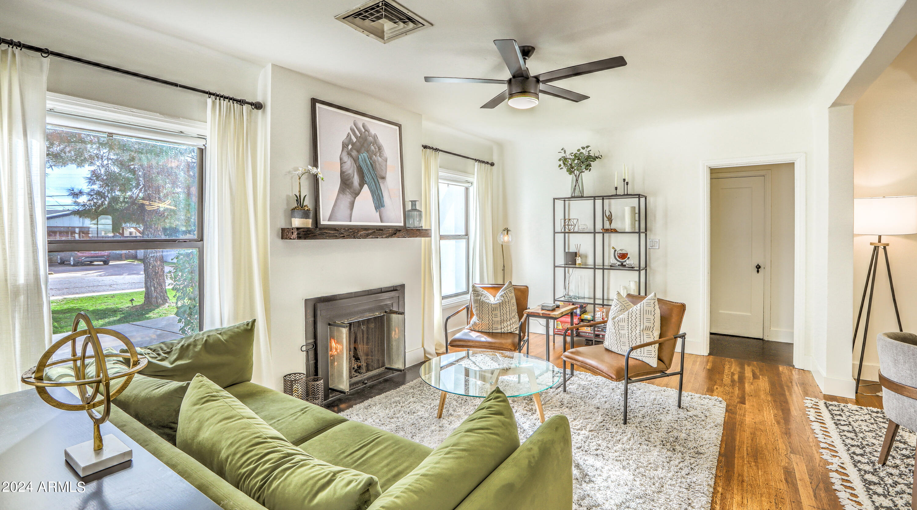 2204 E WHITTON Avenue