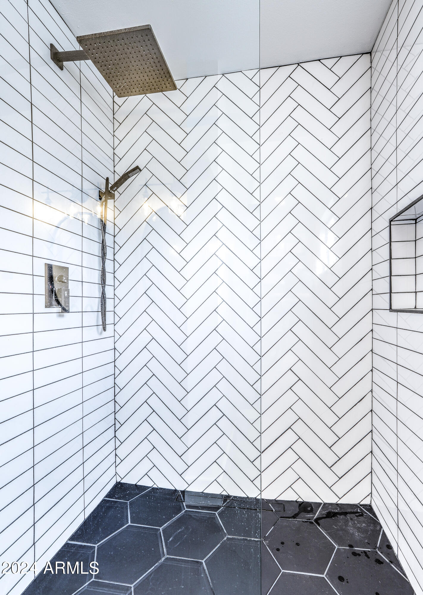 2204 E WHITTON Avenue