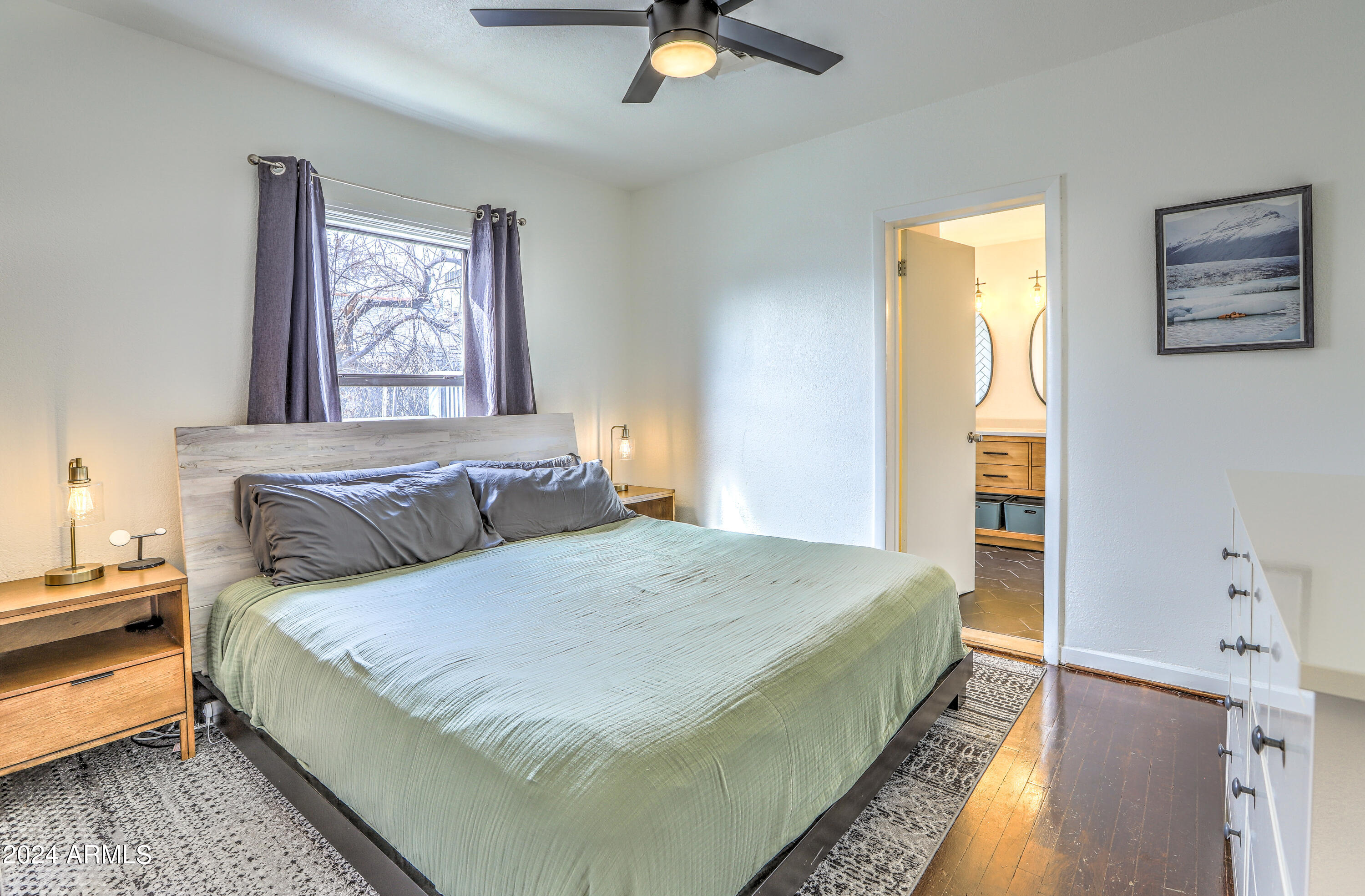 2204 E WHITTON Avenue