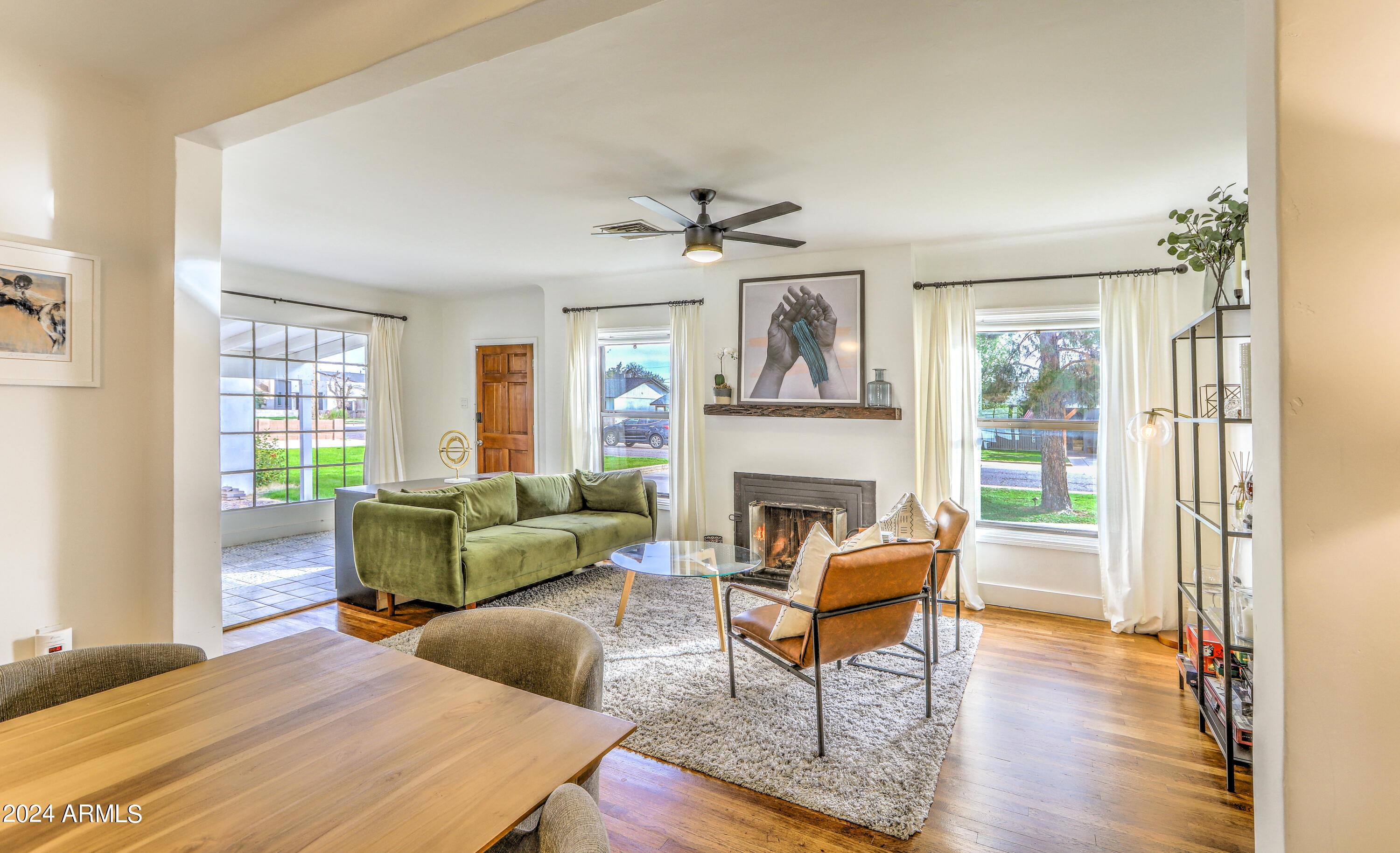 2204 E WHITTON Avenue