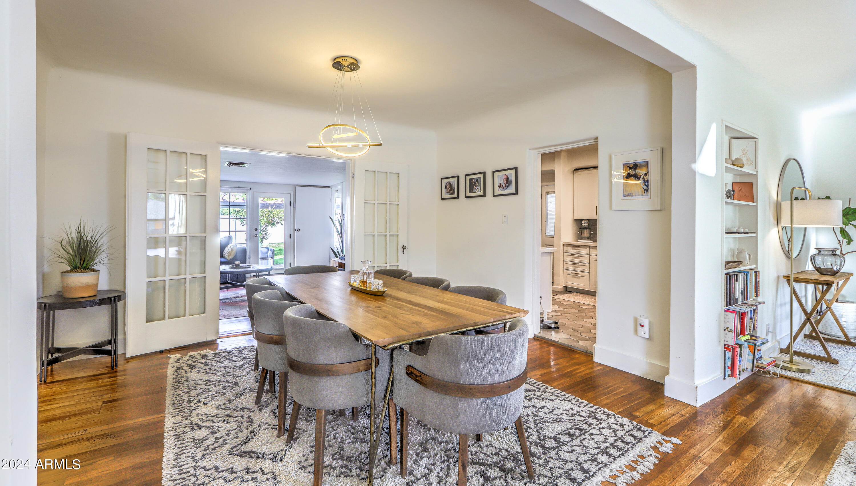 2204 E WHITTON Avenue