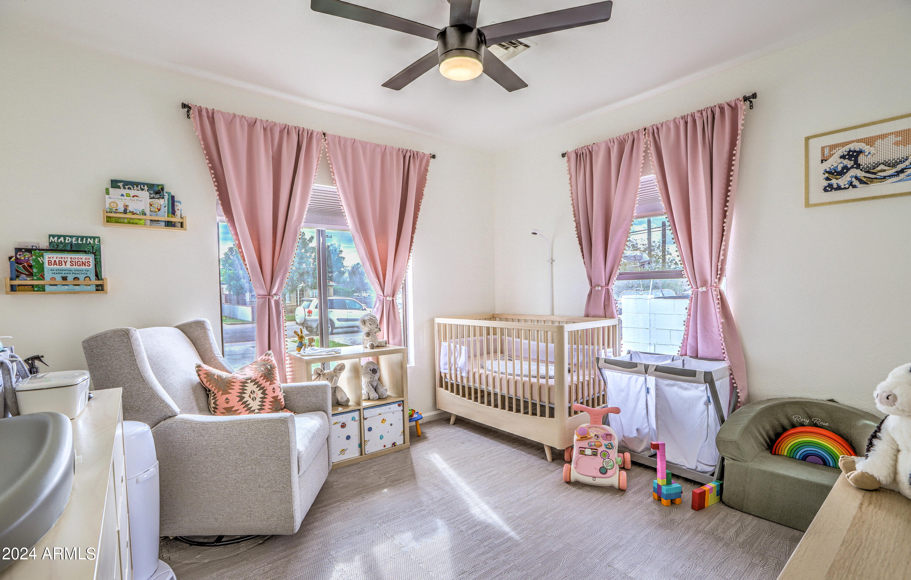 2204 E WHITTON Avenue