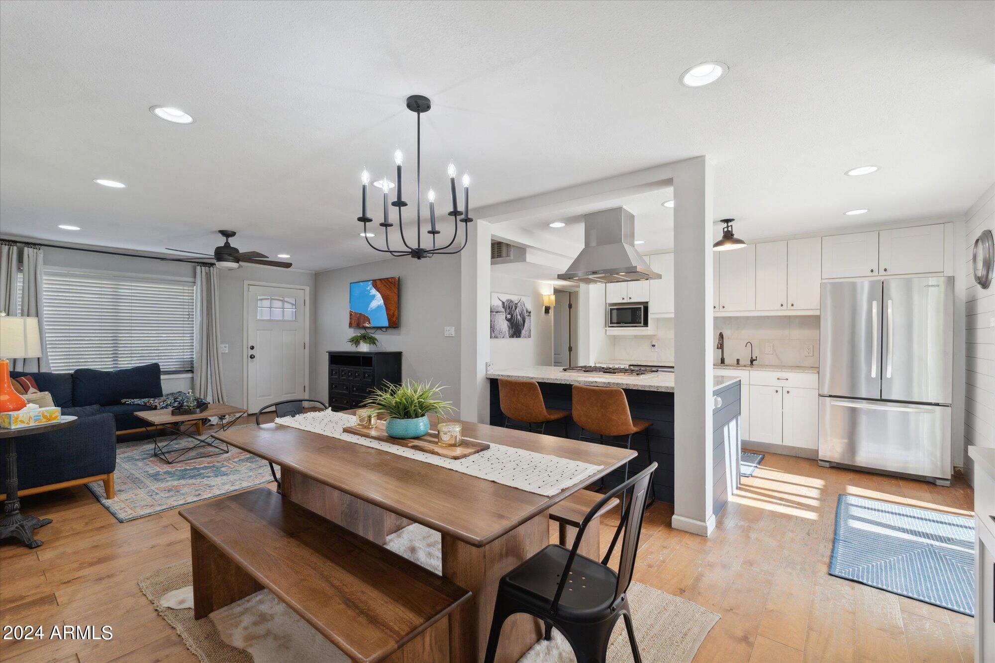 2733 E Clarendon Avenue