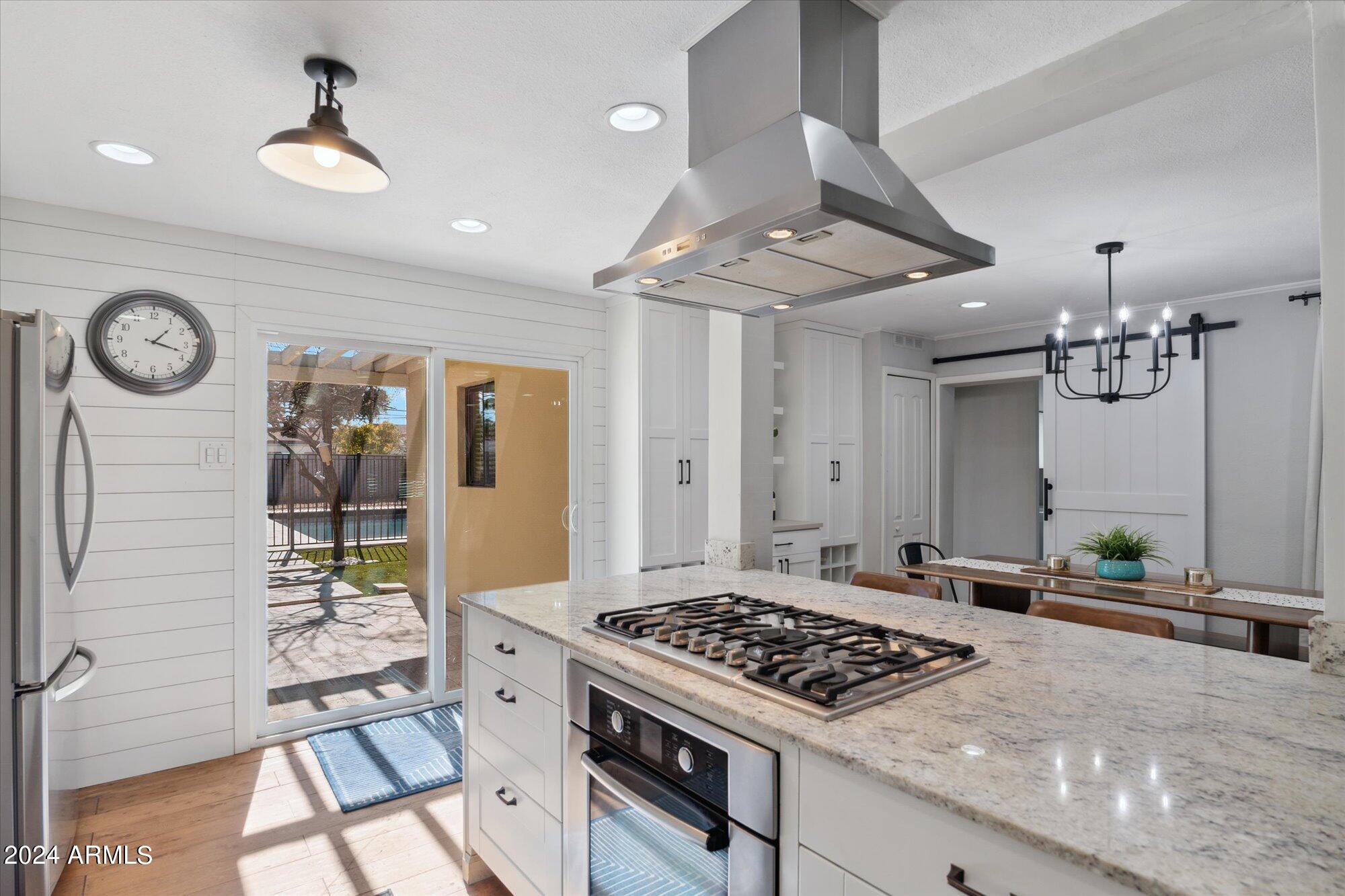 2733 E Clarendon Avenue