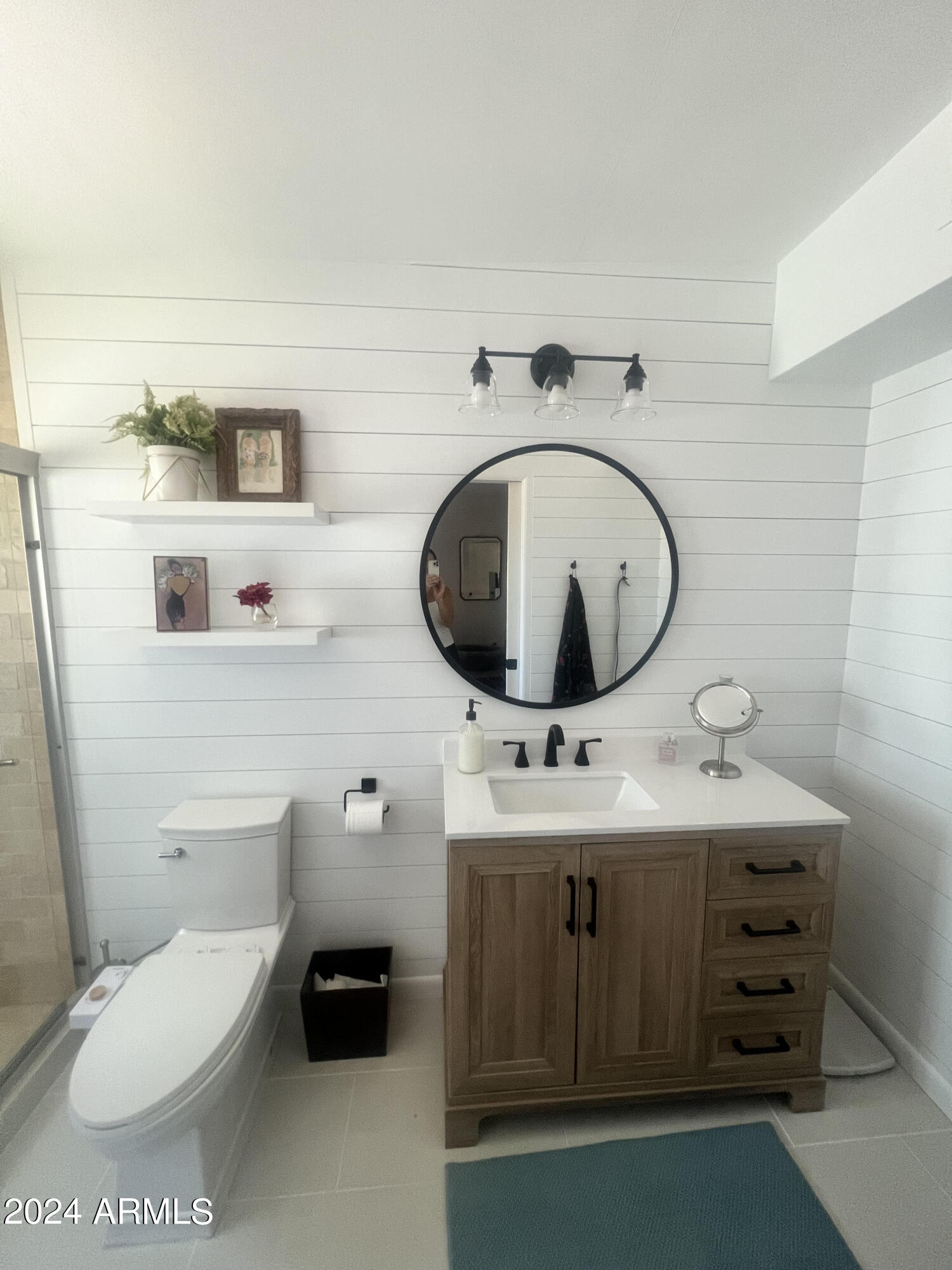 2733 E Clarendon Avenue